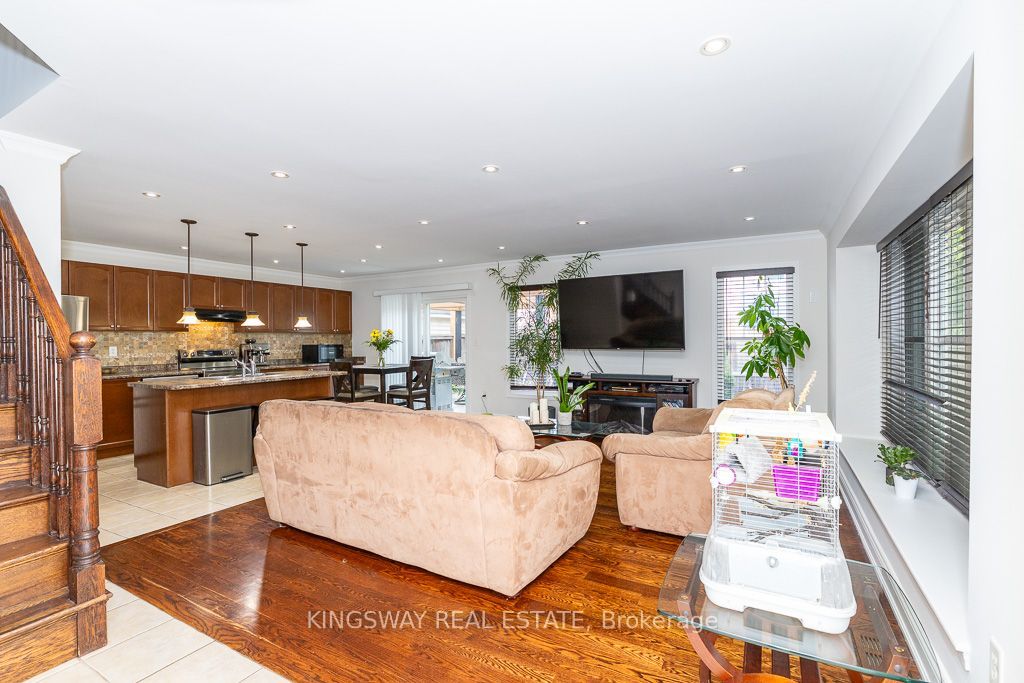 83 Kidd Crescent Property Photo 6