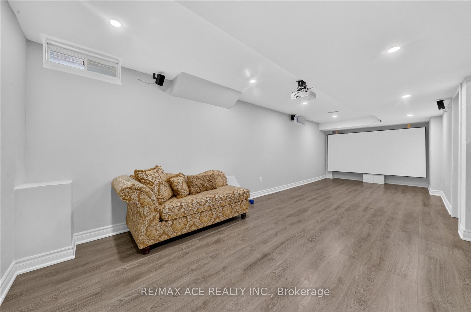 10 Andreeta Drive Property Photo 39