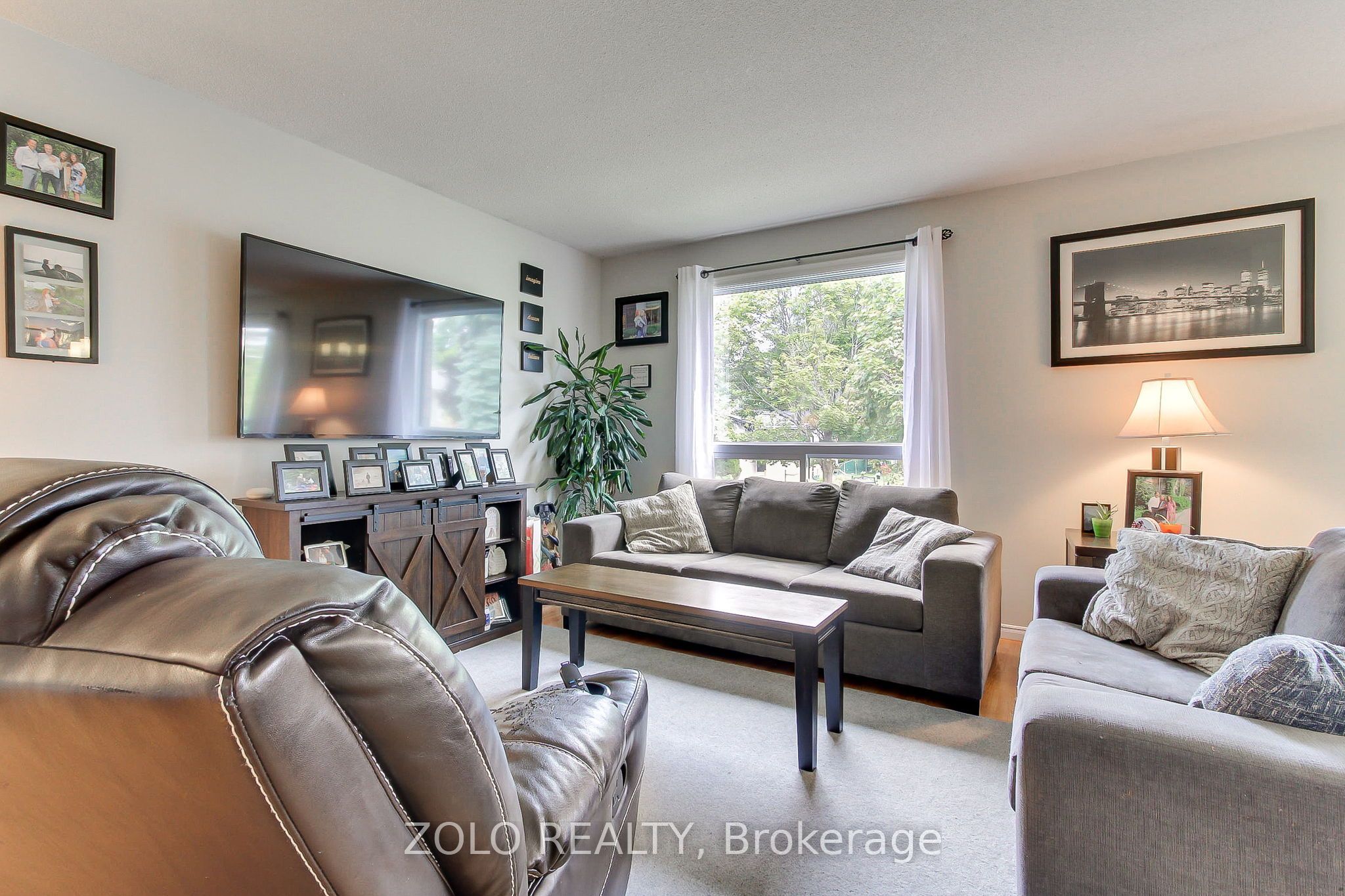 545 Colyer Street Property Photo 5