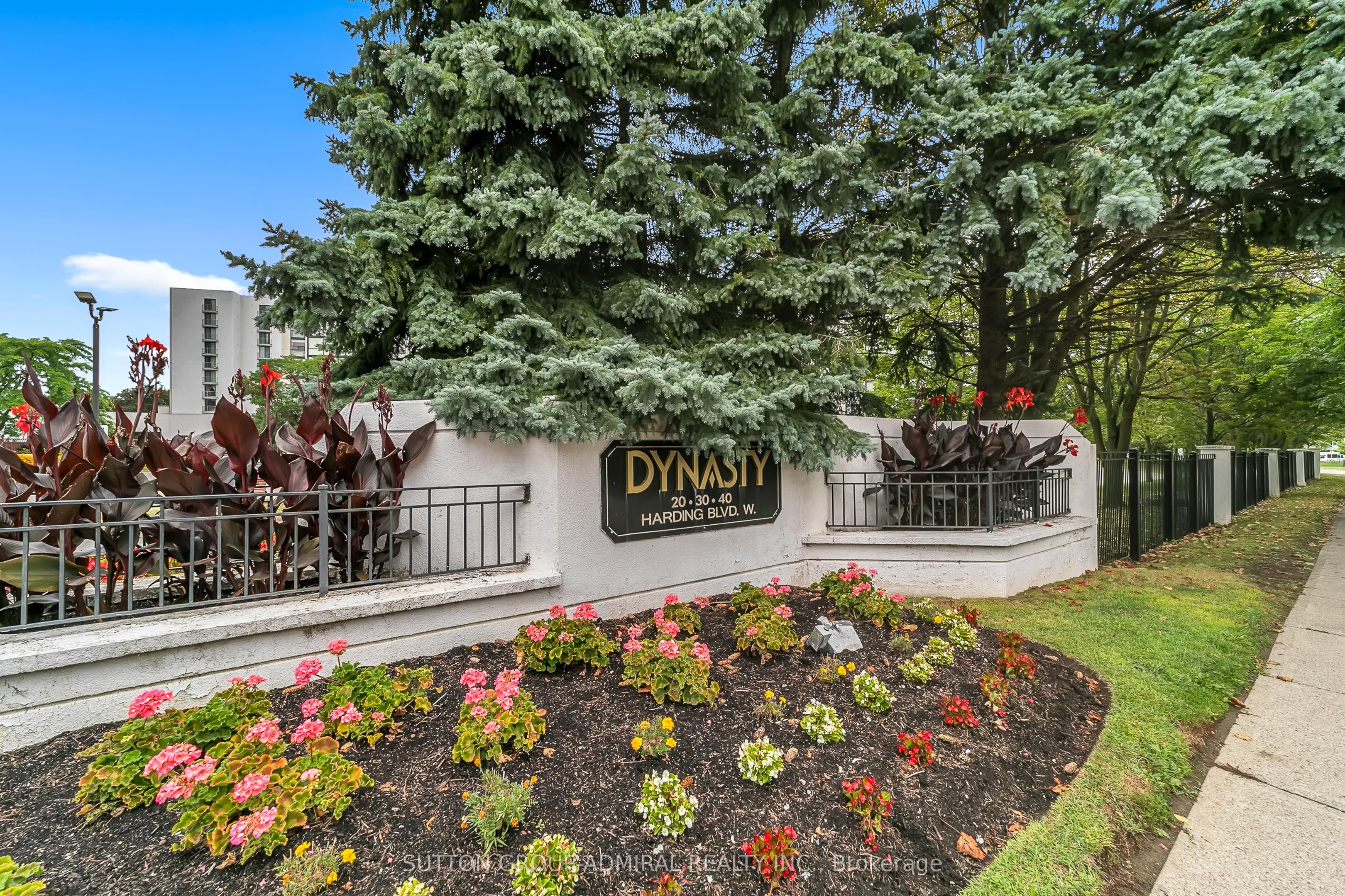 30 Harding Boulevard W 314