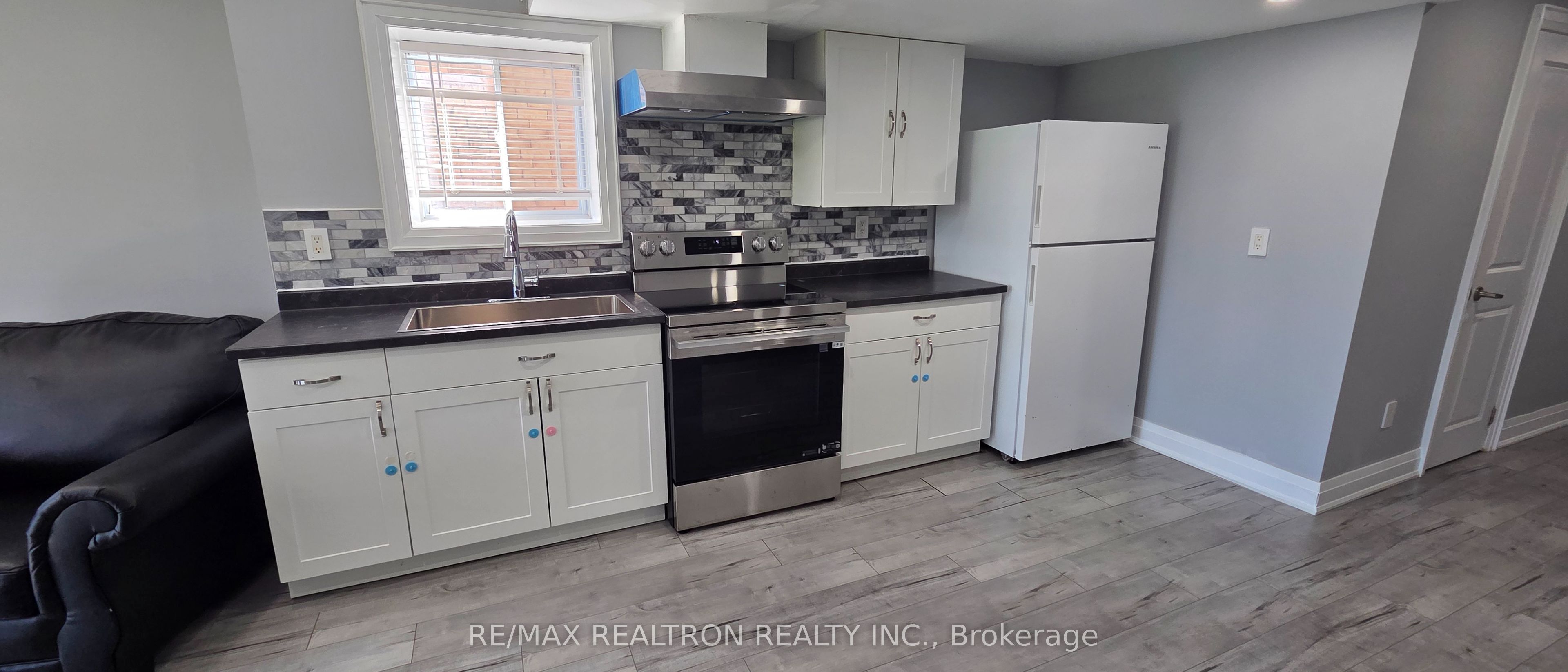 45 Hopewell Avenue Property Photo 8
