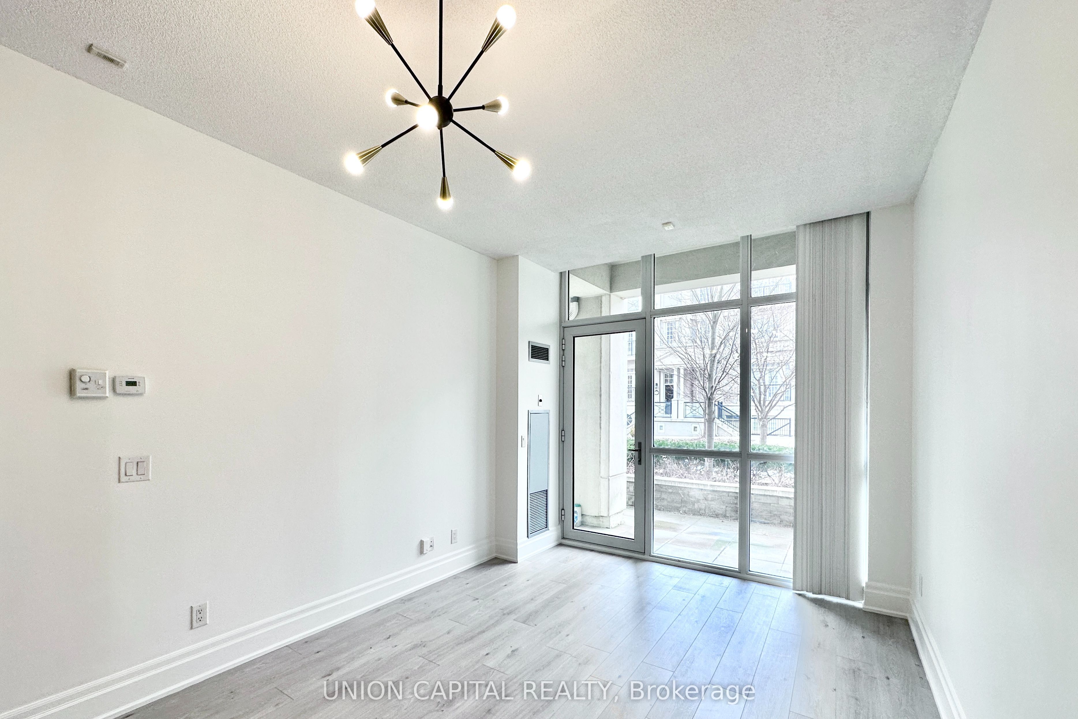 39 Upper Duke Crescent 120 Property Photo 8