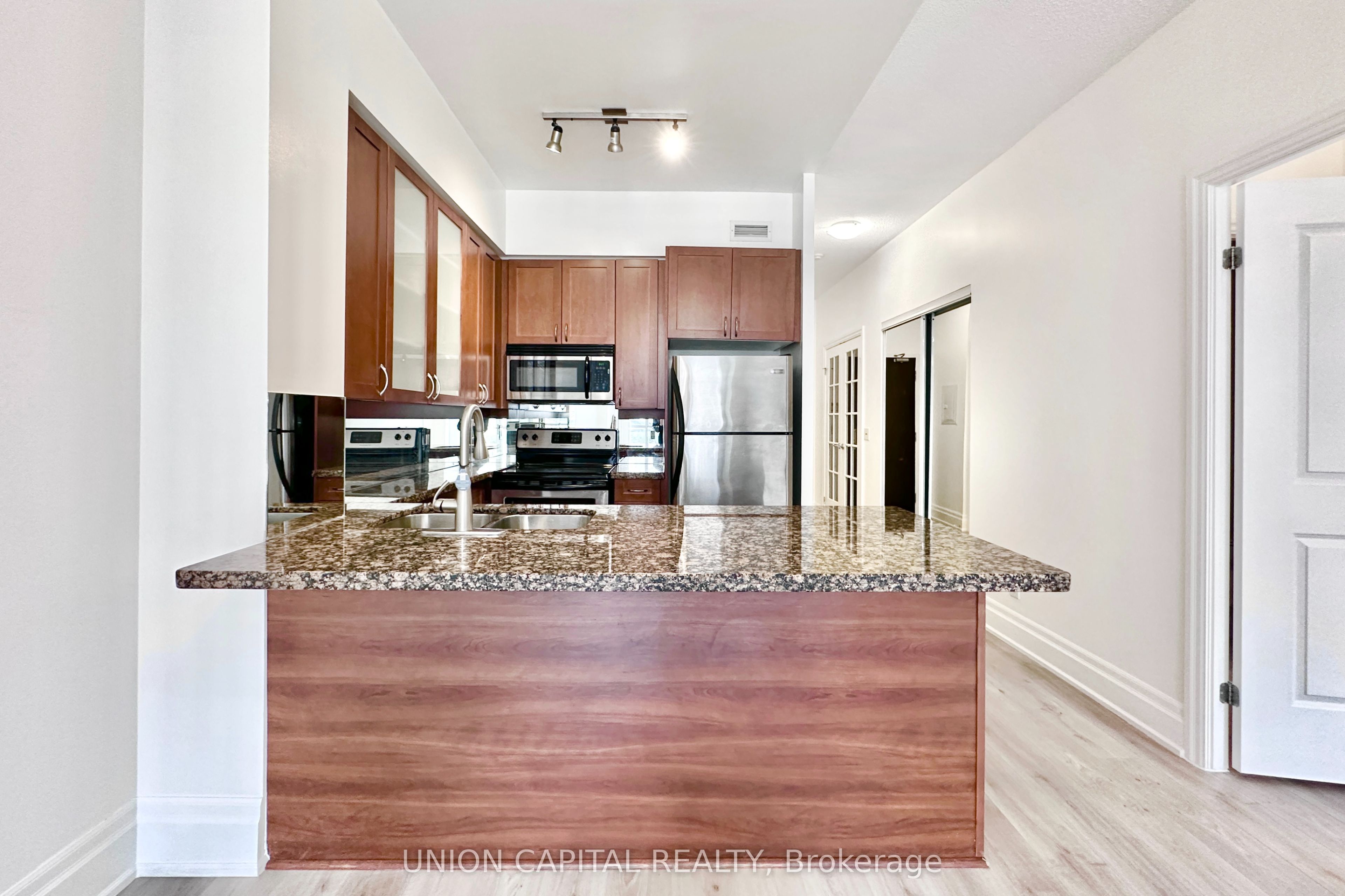 39 Upper Duke Crescent 120 Property Photo 13