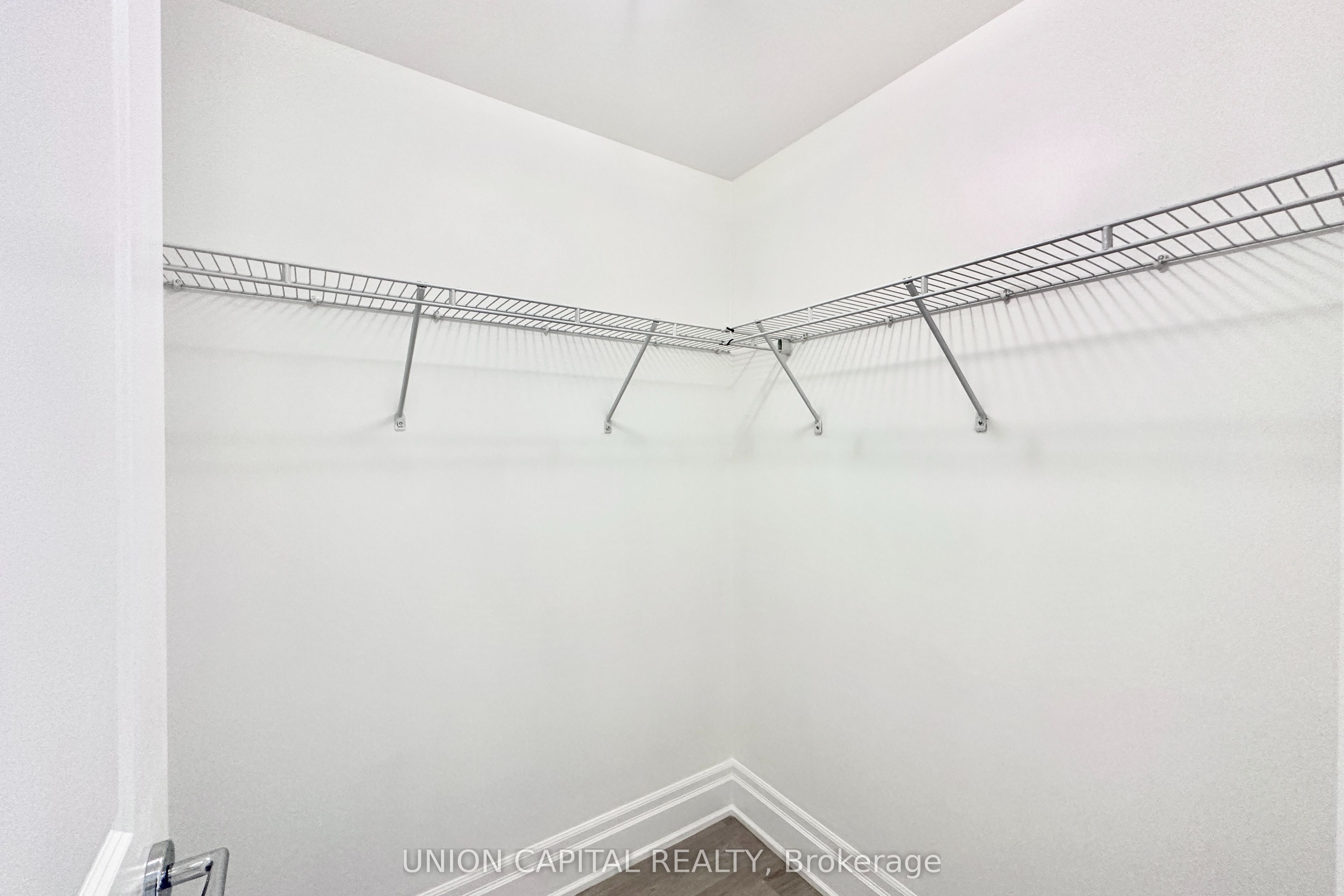 39 Upper Duke Crescent 120 Property Photo 19