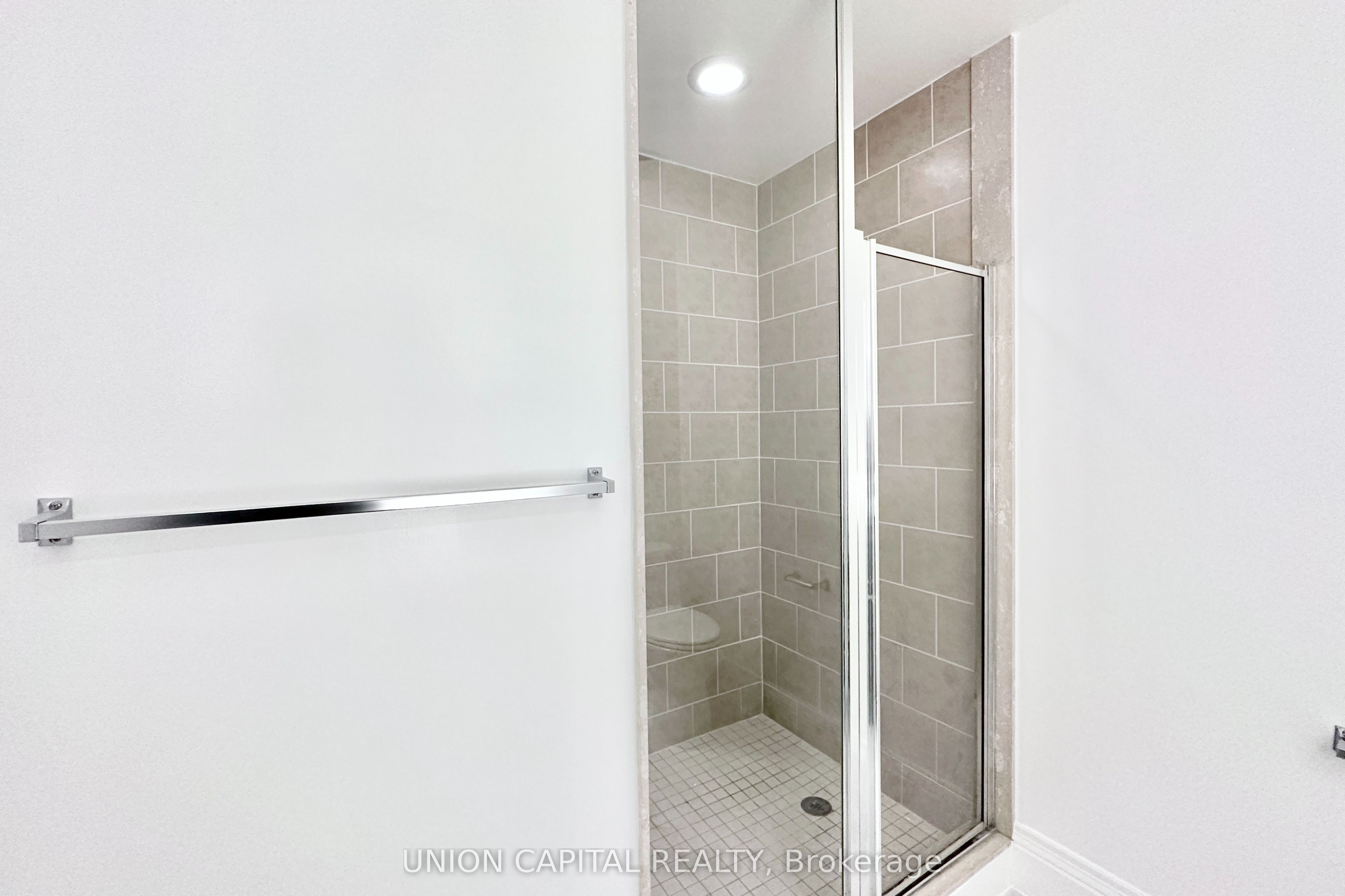 39 Upper Duke Crescent 120 Property Photo 25