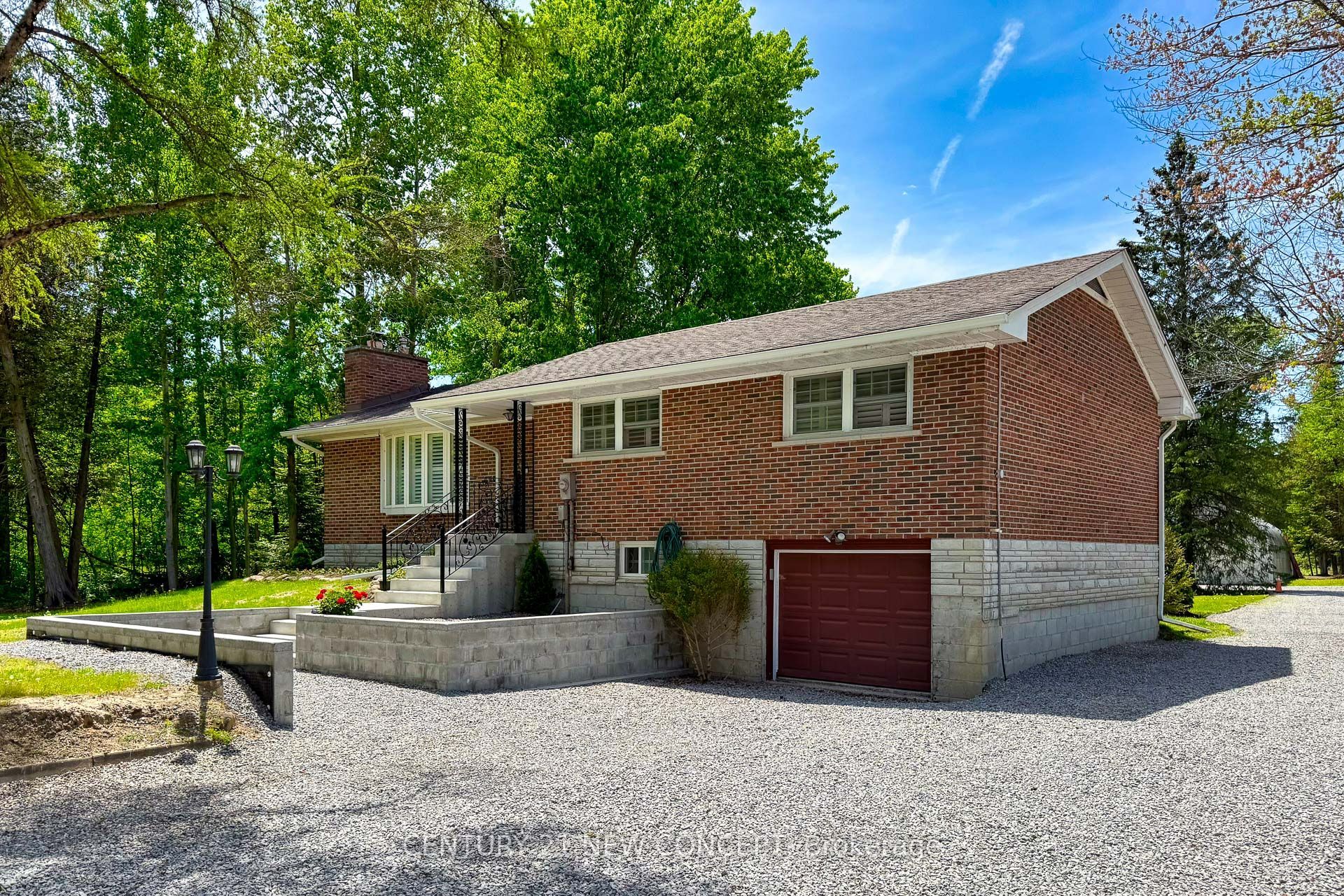20430 Bathurst Street Property Photo 3