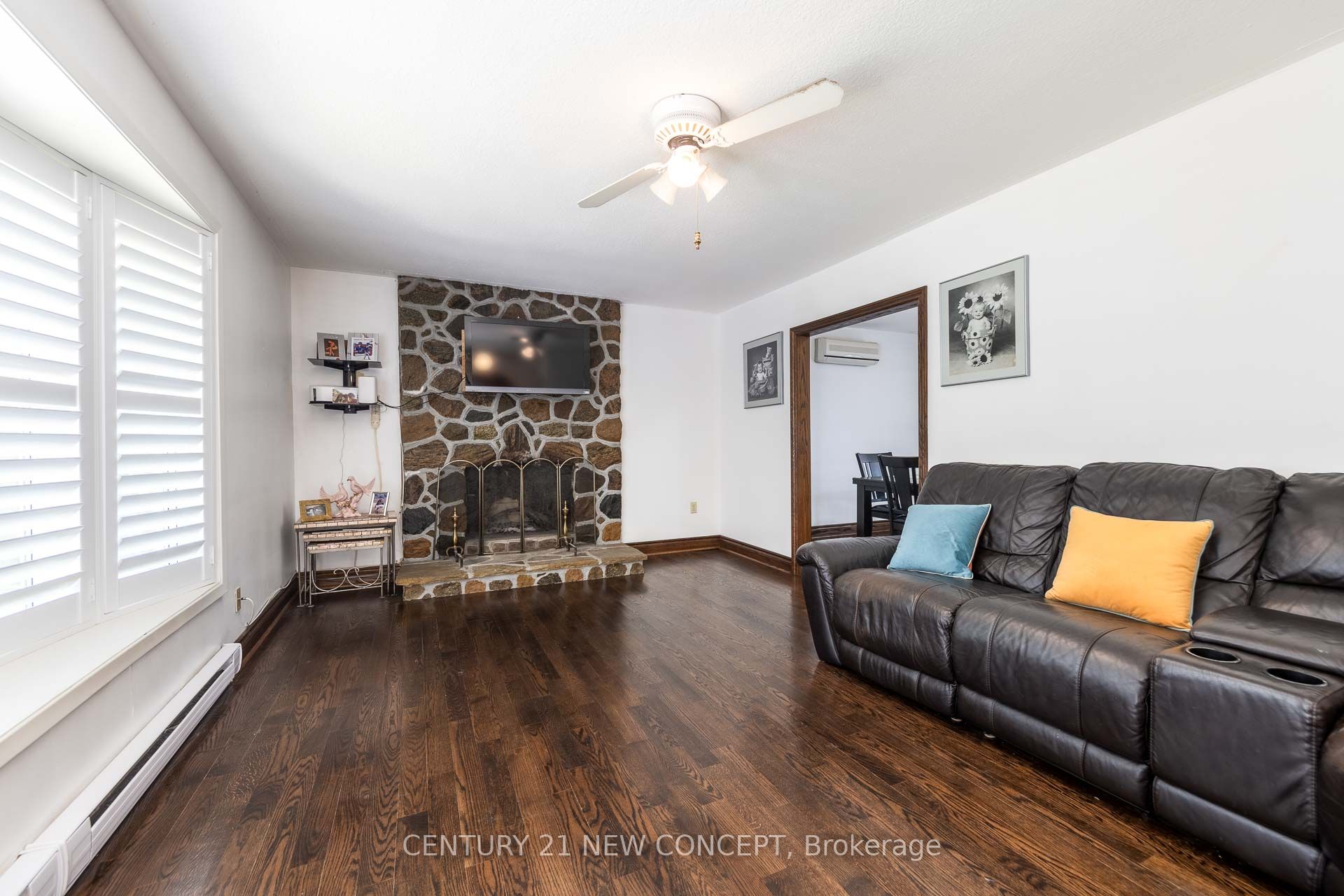 20430 Bathurst Street Property Photo 5