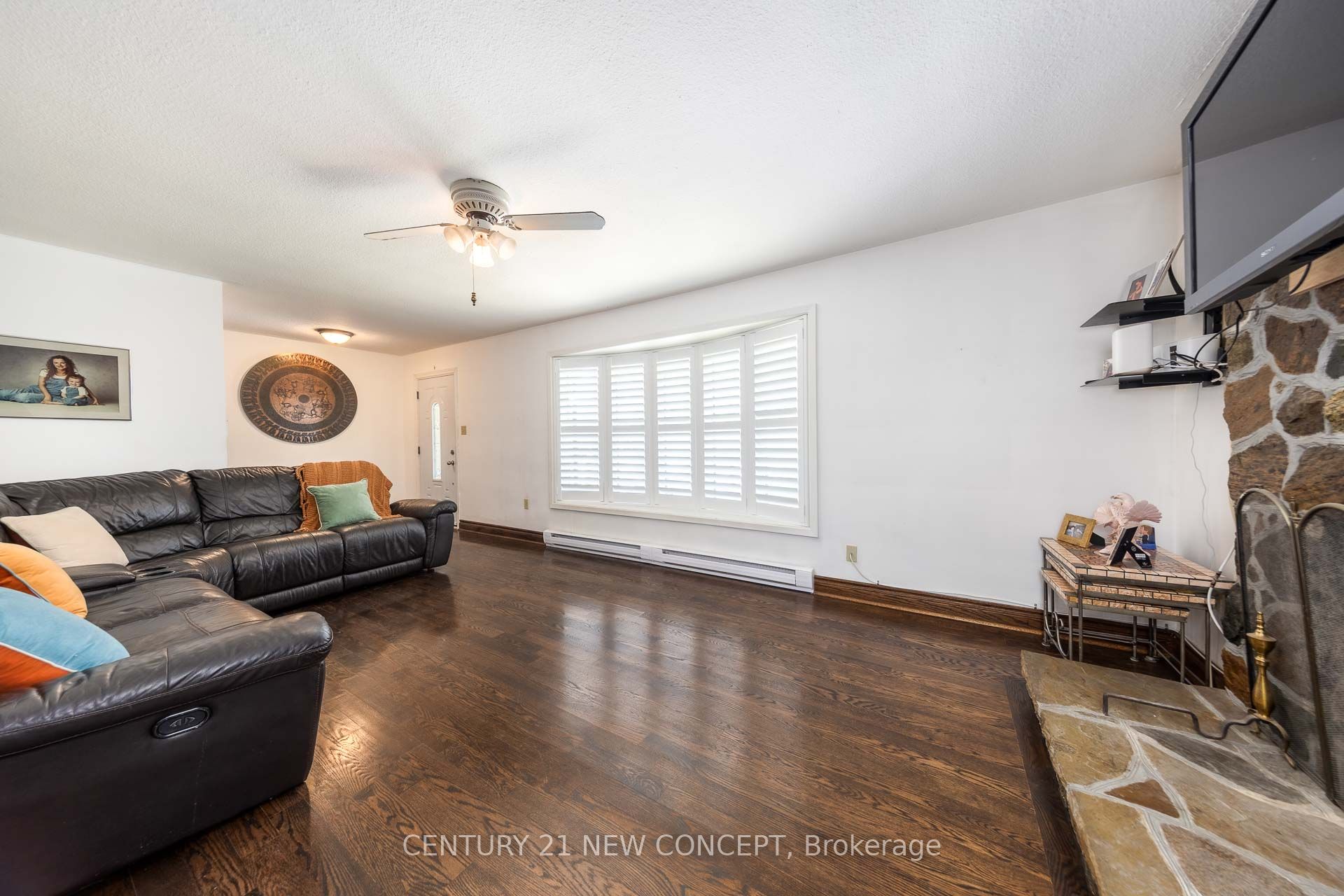 20430 Bathurst Street Property Photo 7