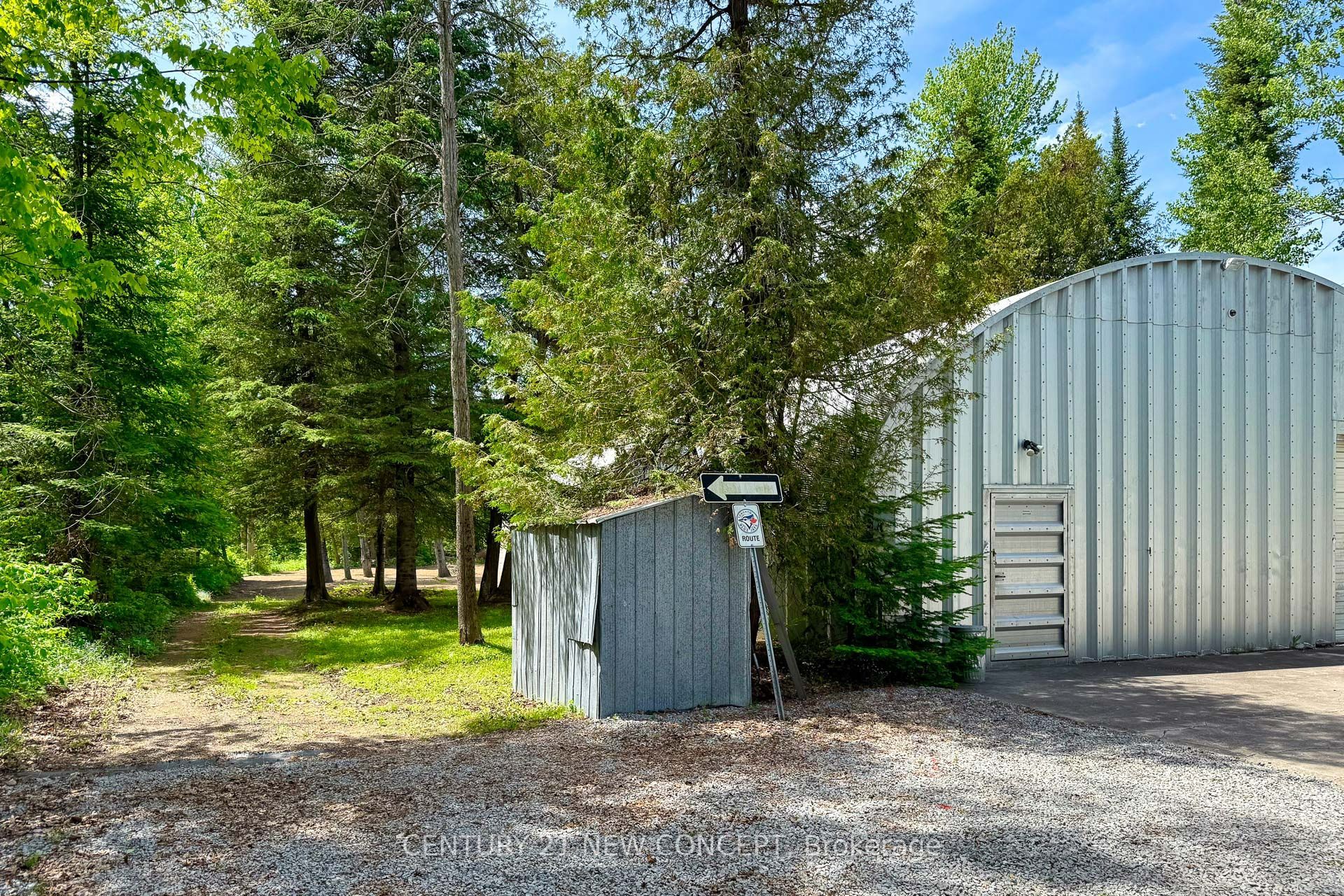 20430 Bathurst Street Property Photo 25