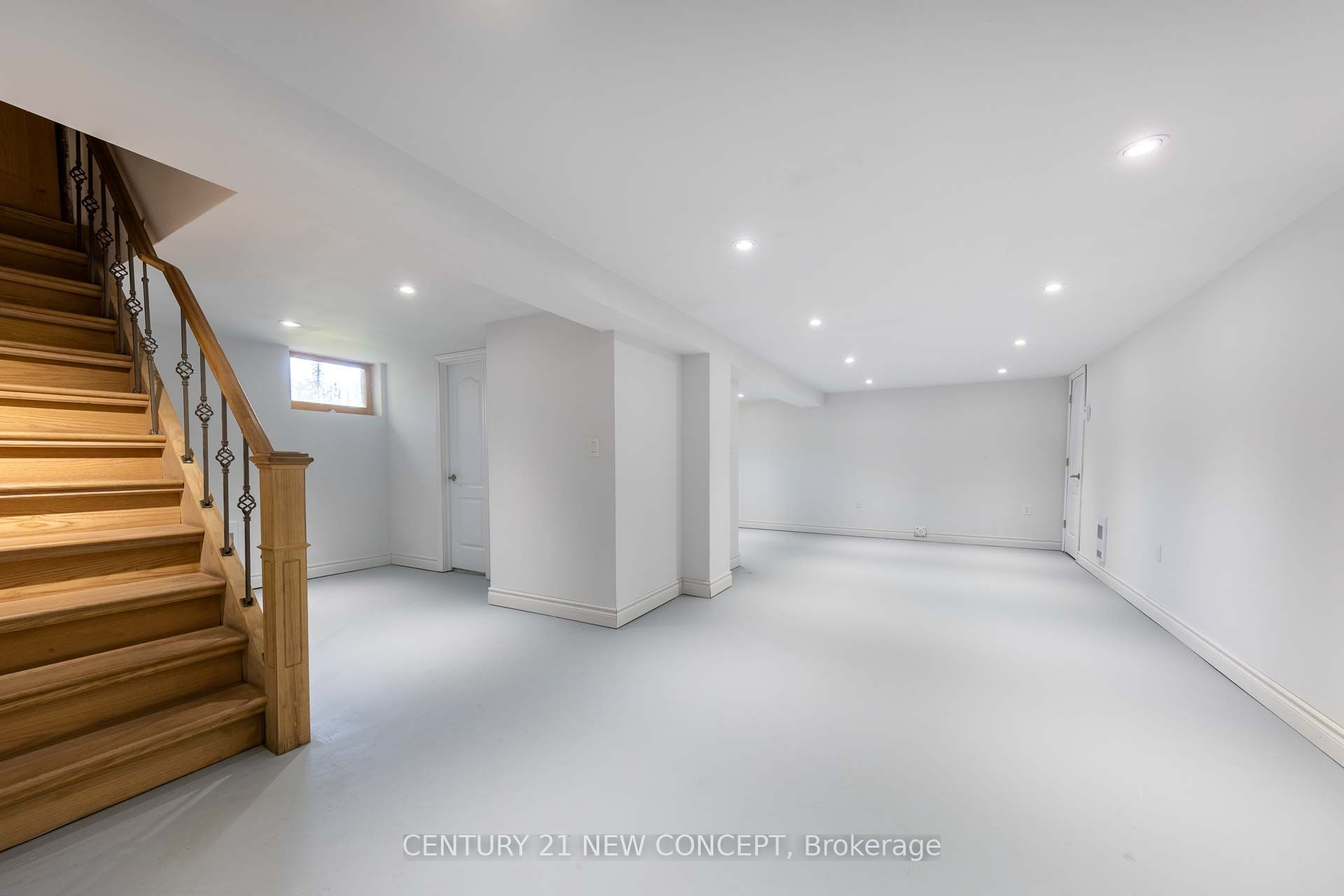 20430 Bathurst Street Property Photo 30