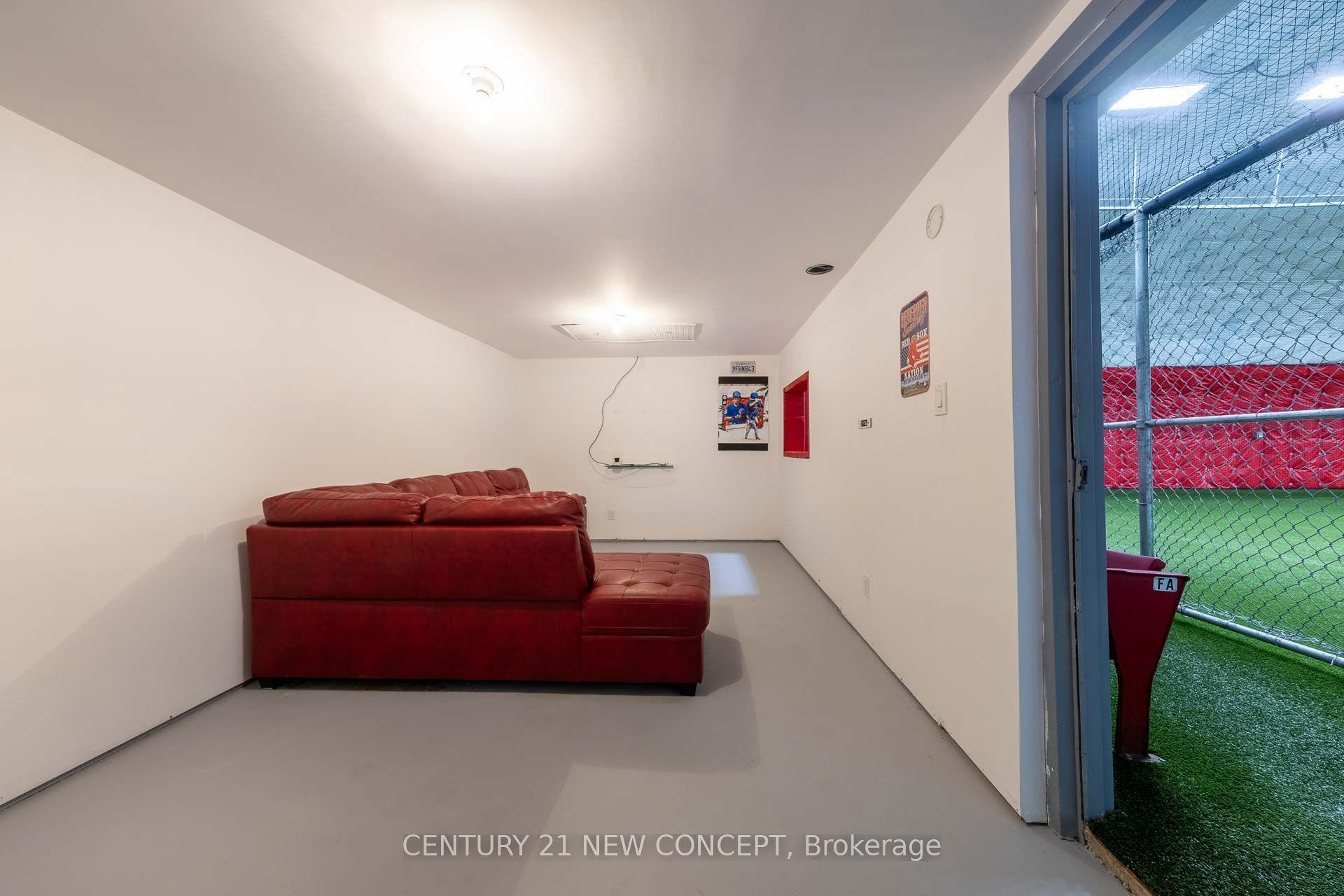 20430 Bathurst Street Property Photo 33
