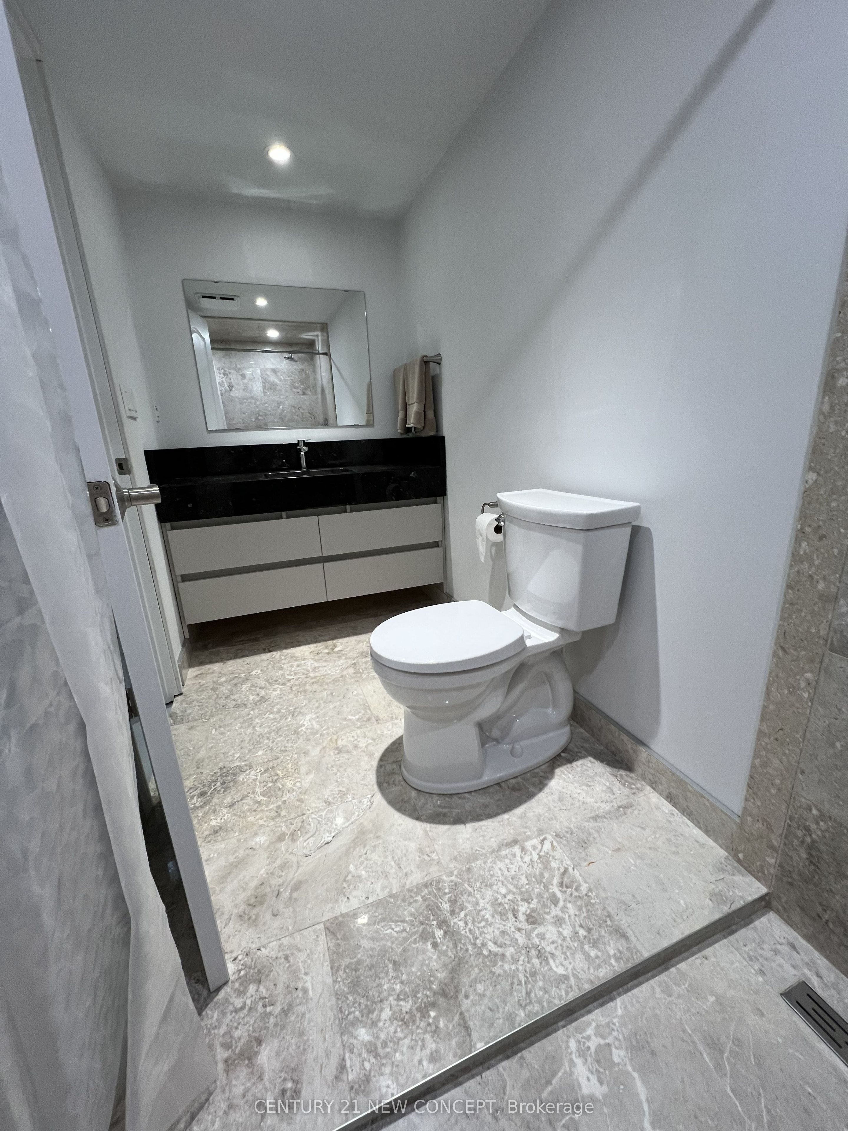 20430 Bathurst Street Property Photo 35