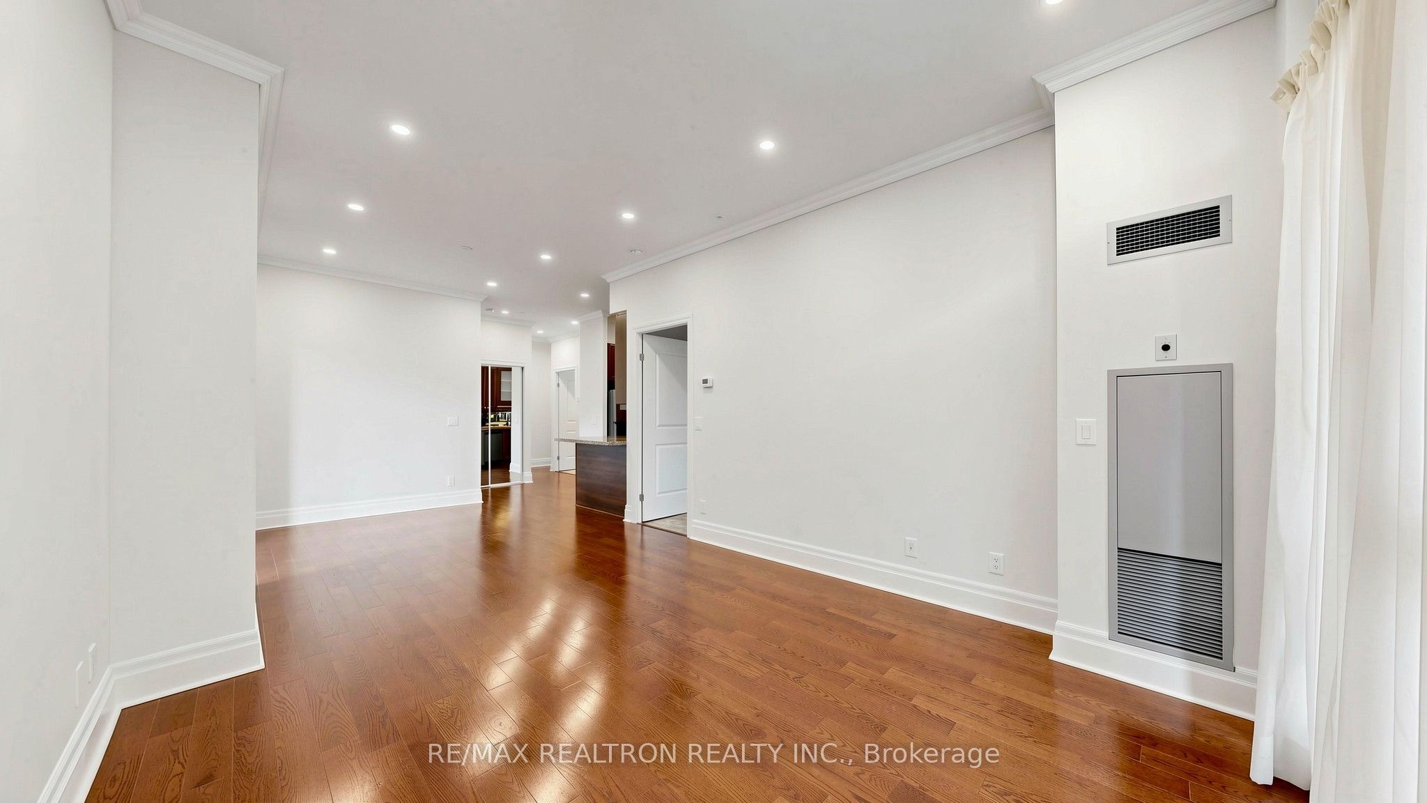 39 Upper Duke Crescent 116c Property Photo 4