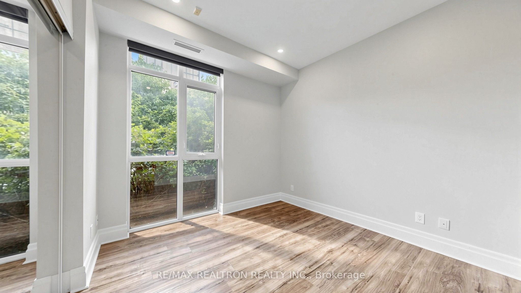 39 Upper Duke Crescent 116c Property Photo 9