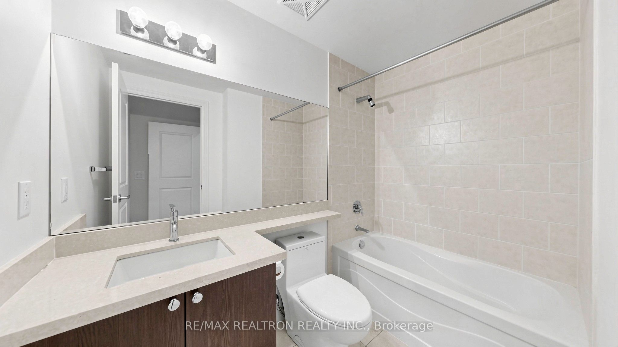 39 Upper Duke Crescent 116c Property Photo 11