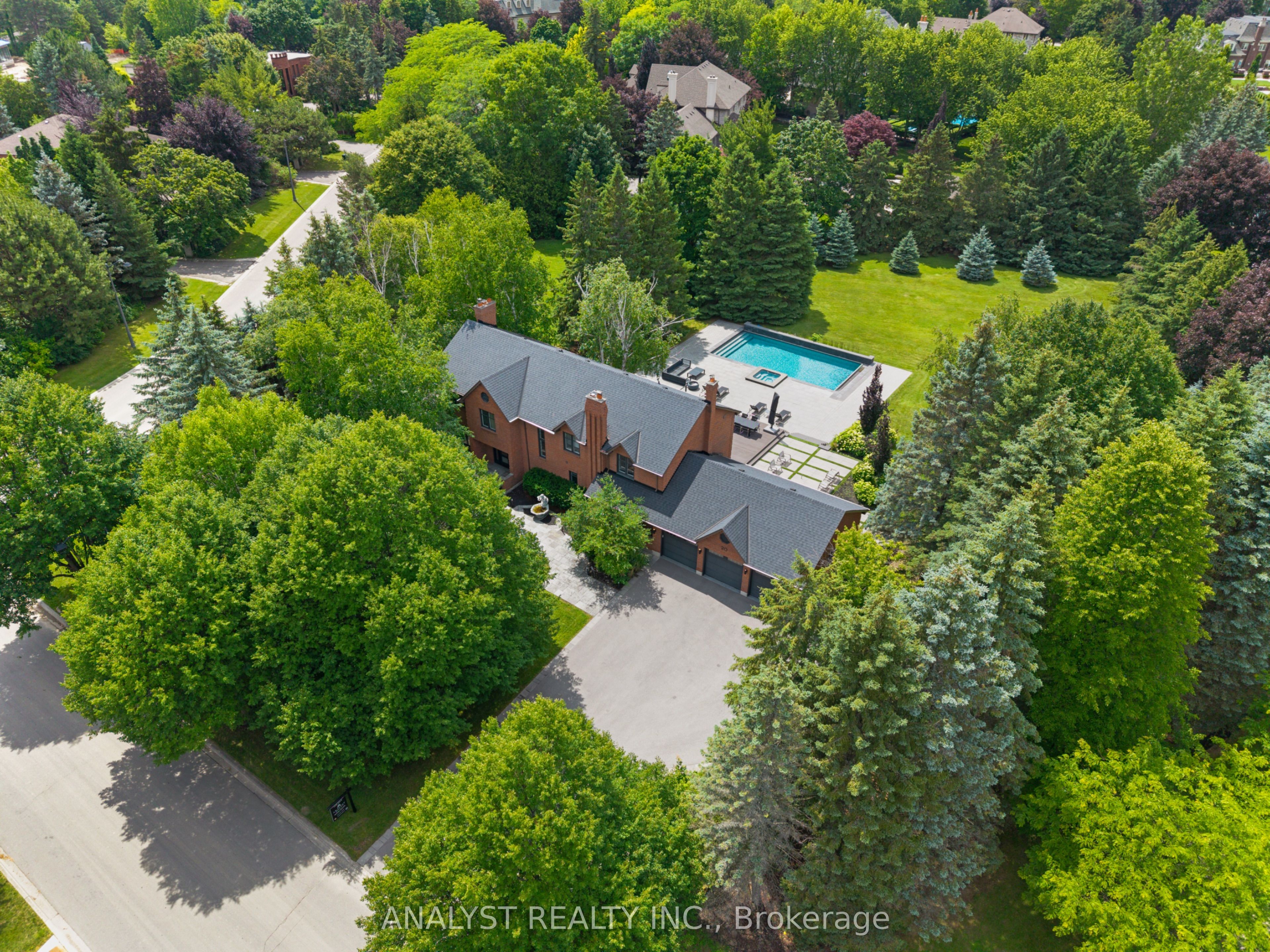 20 Fenyrose Crescent Property Photo 1