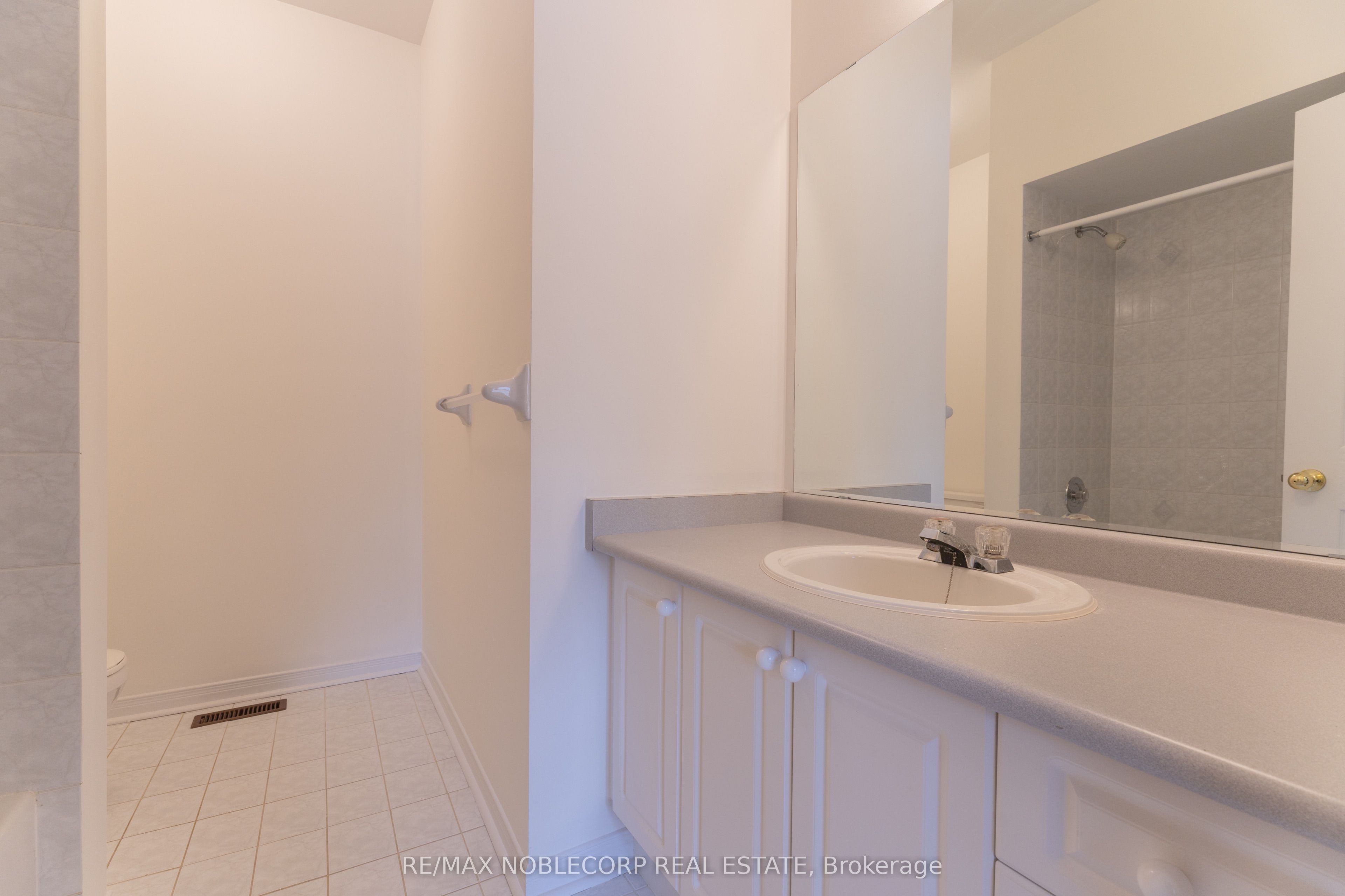 28 Opera Place Property Photo 35