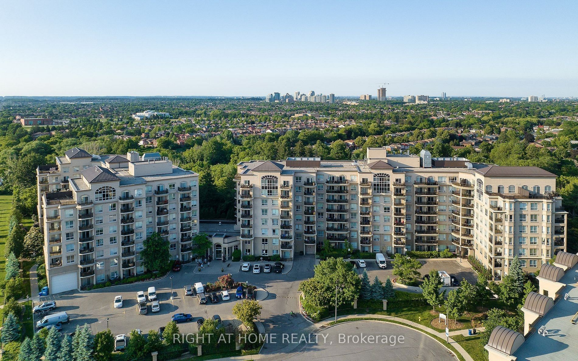 8 Maison Parc Court 305 Property Photo 2