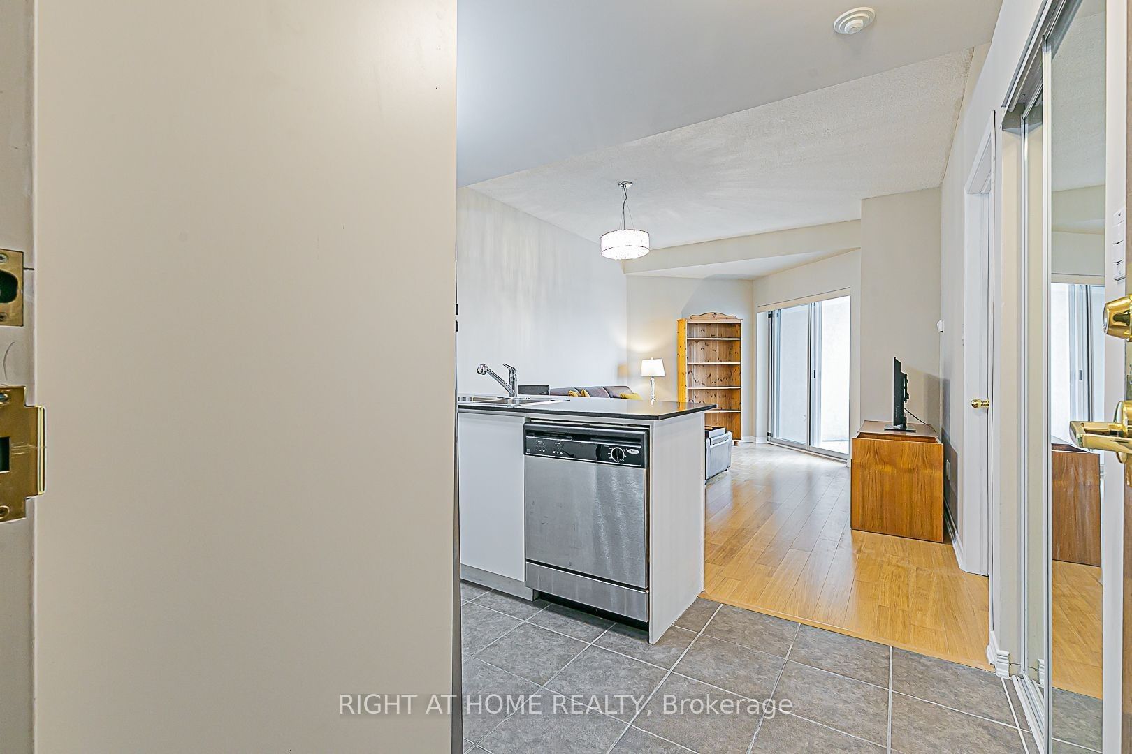 8 Maison Parc Court 305 Property Photo 7