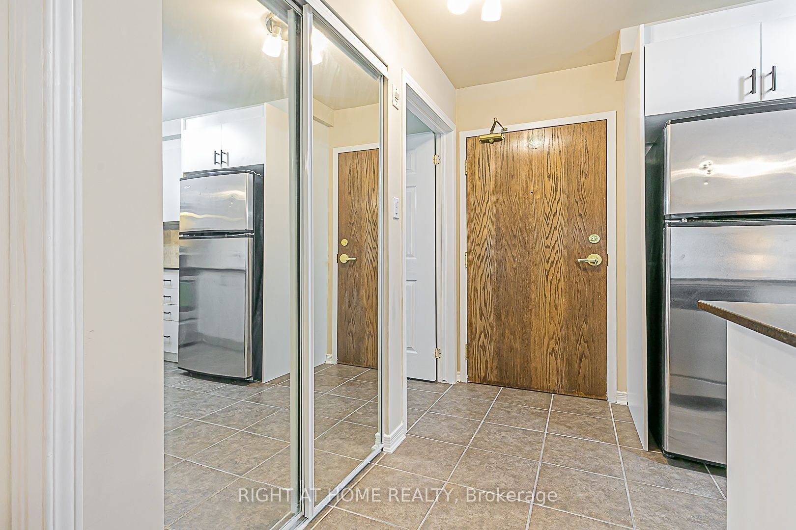 8 Maison Parc Court 305 Property Photo 8