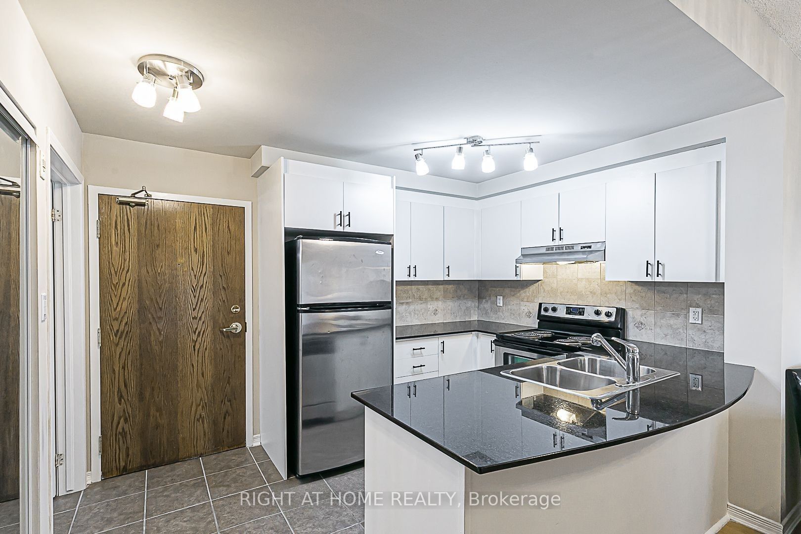 8 Maison Parc Court 305 Property Photo 10