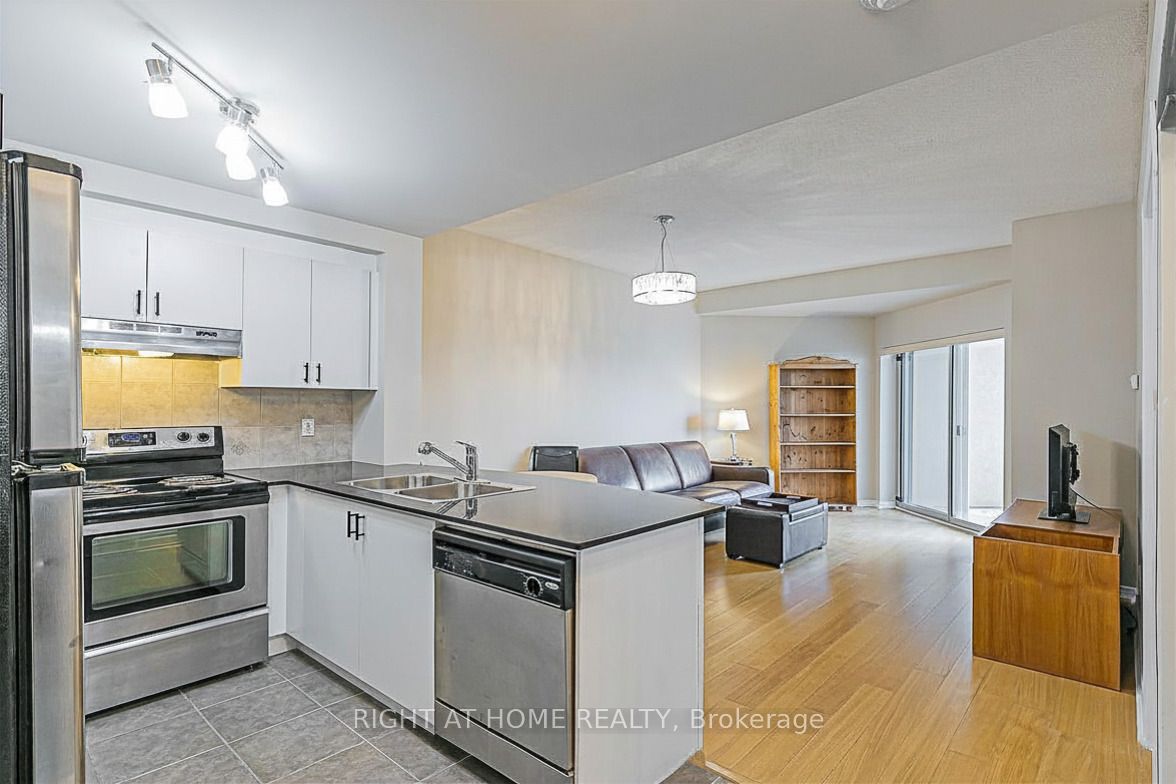 8 Maison Parc Court 305 Property Photo 11