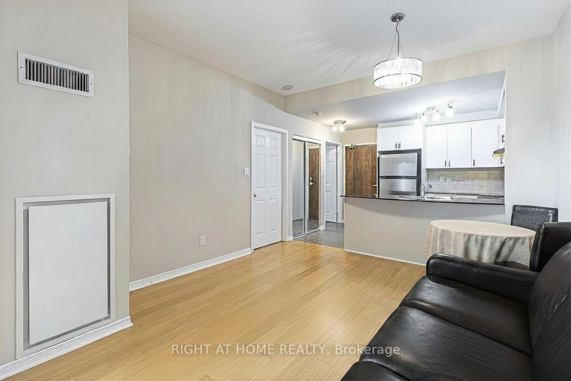8 Maison Parc Court 305 Property Photo 13