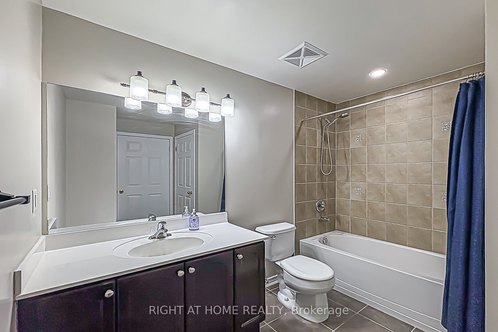 8 Maison Parc Court 305 Property Photo 19