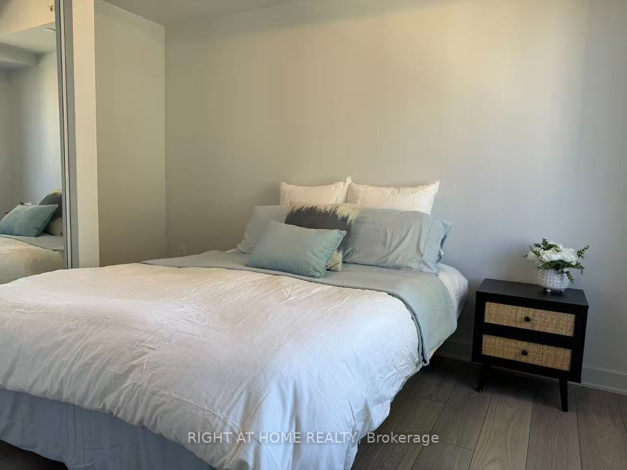 2920 Highway 7 1606 Property Photo 9