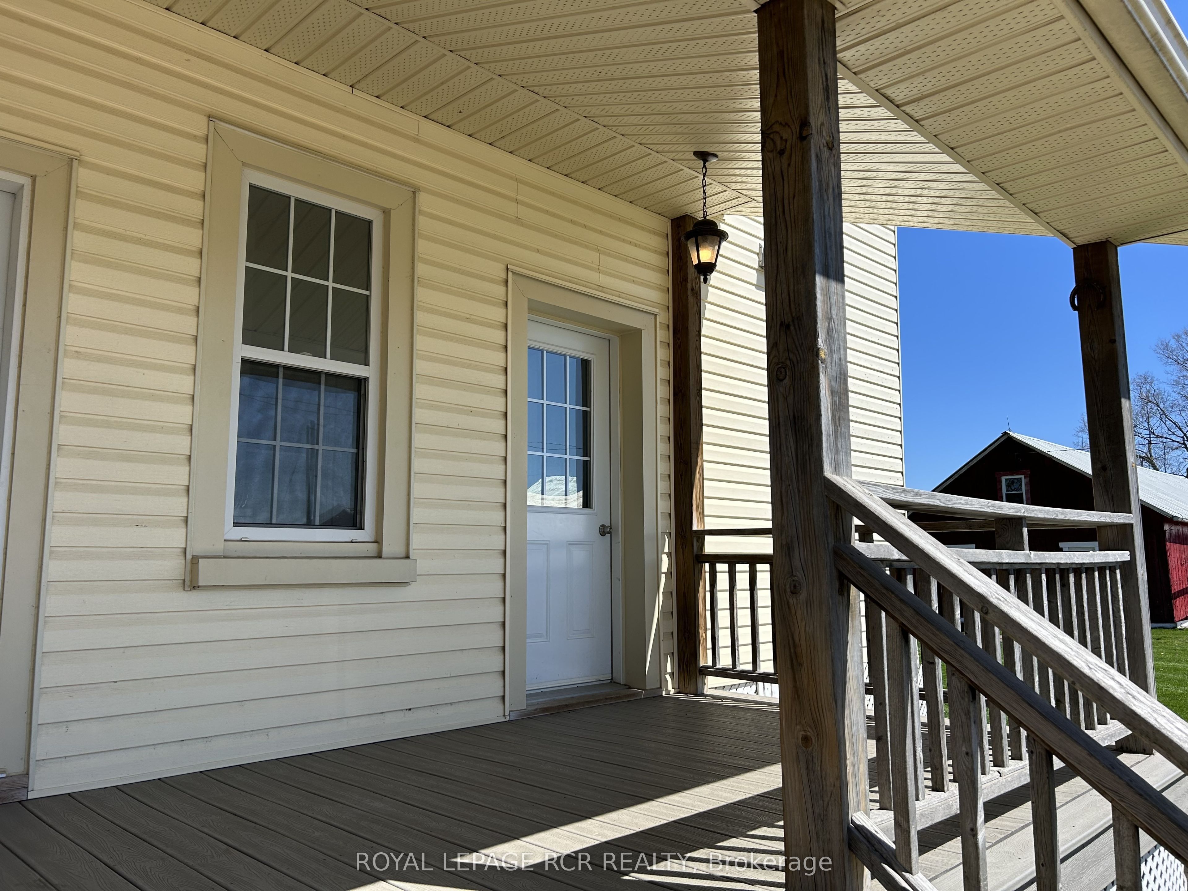 5997 5th Line B Property Photo 1