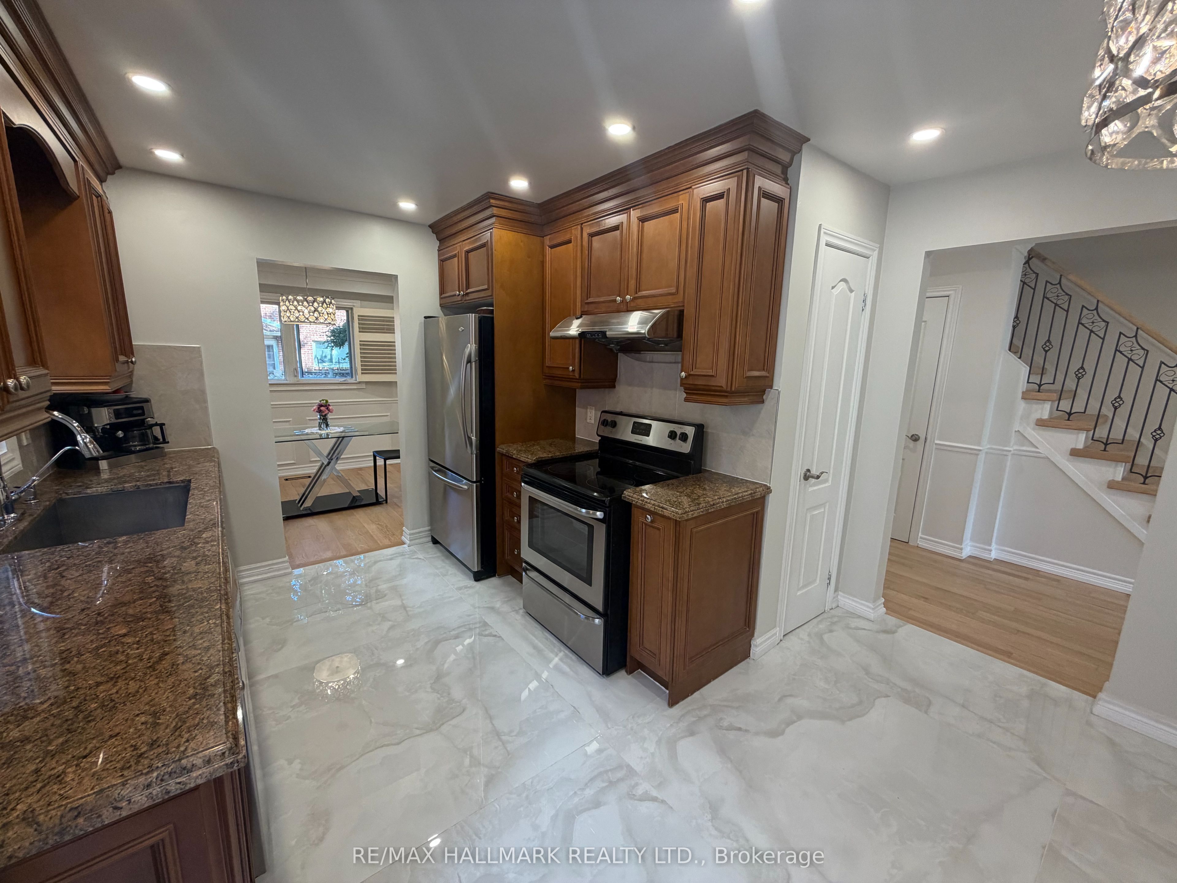 27 Pugsley Avenue Property Photo 7