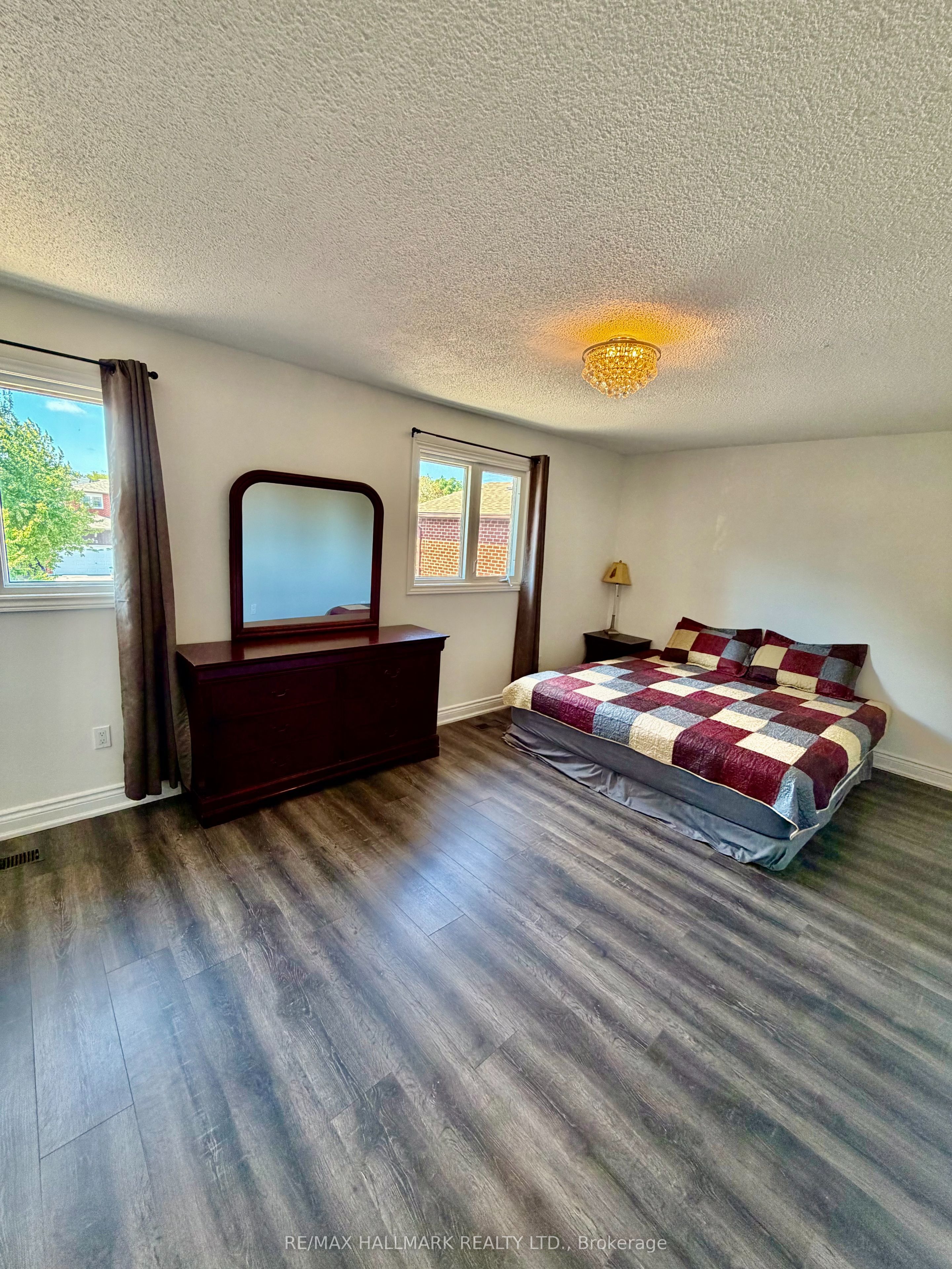 27 Pugsley Avenue Property Photo 10