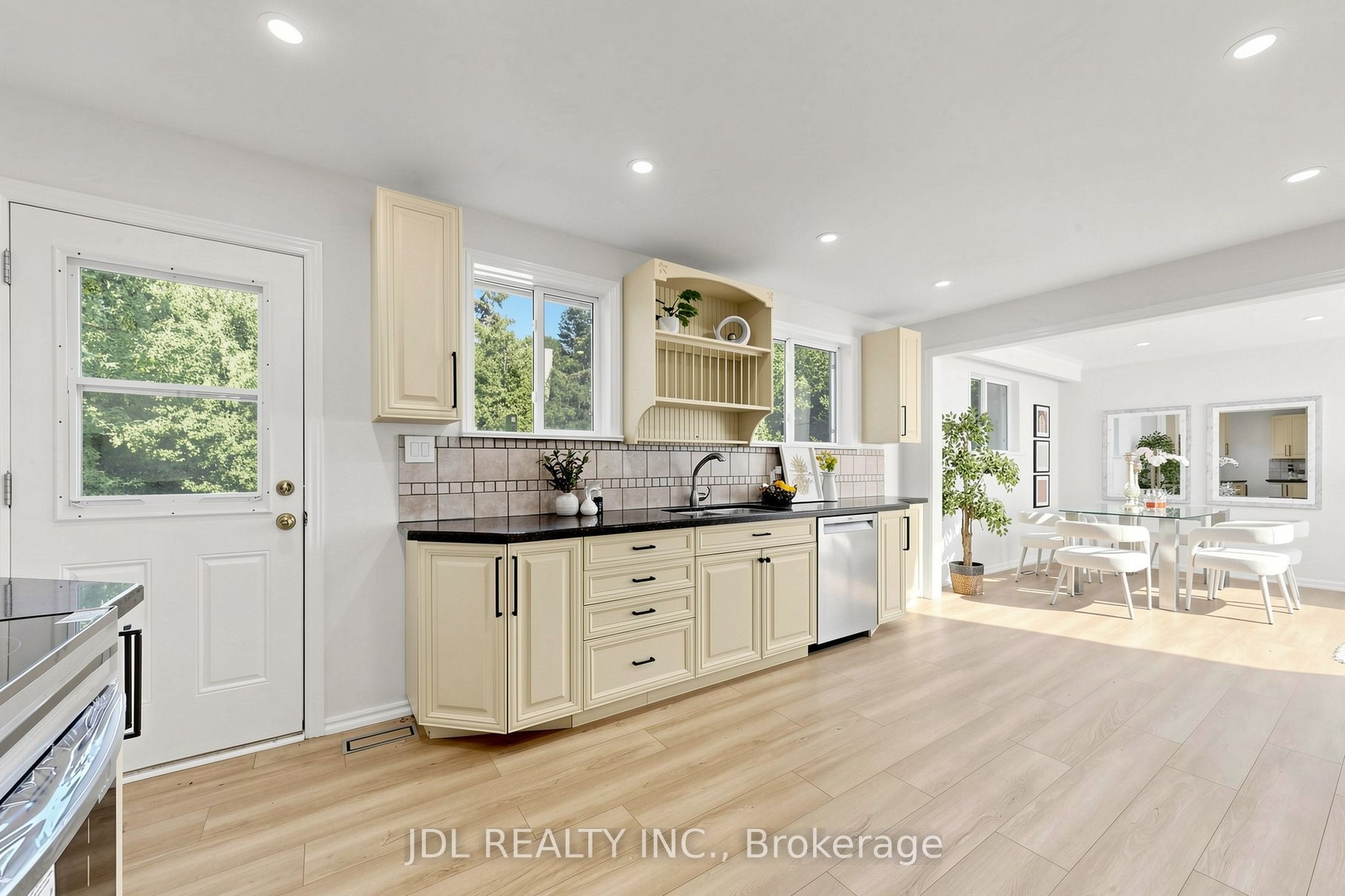 105 Park Avenue Property Photo 10