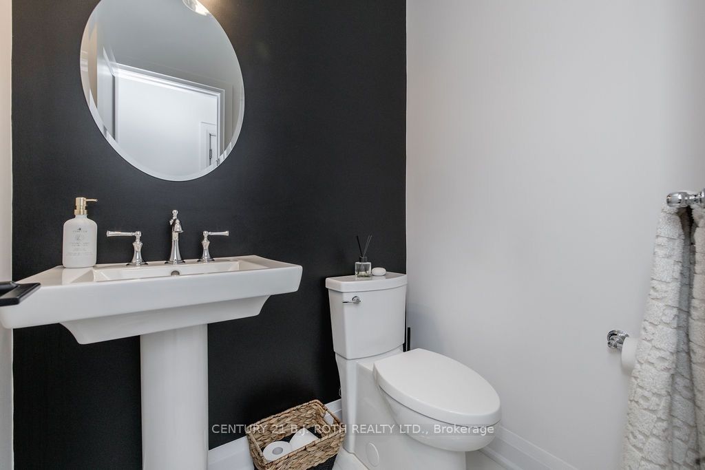 34 Kiernan Crescent N Property Photo 6