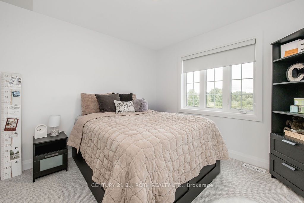 34 Kiernan Crescent N Property Photo 32