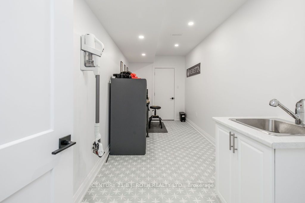 34 Kiernan Crescent N Property Photo 43