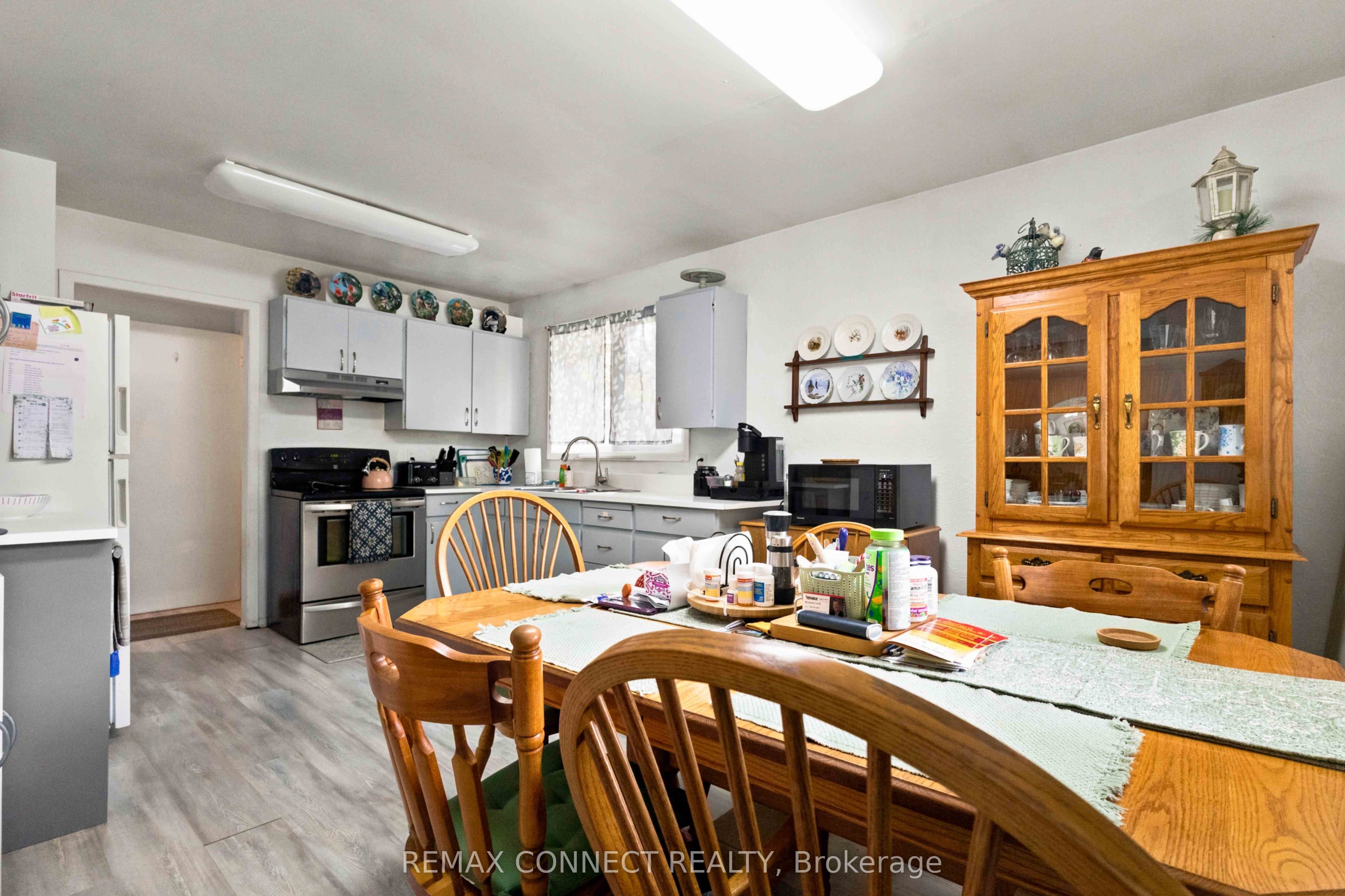 322 Andrew Street Property Photo 6