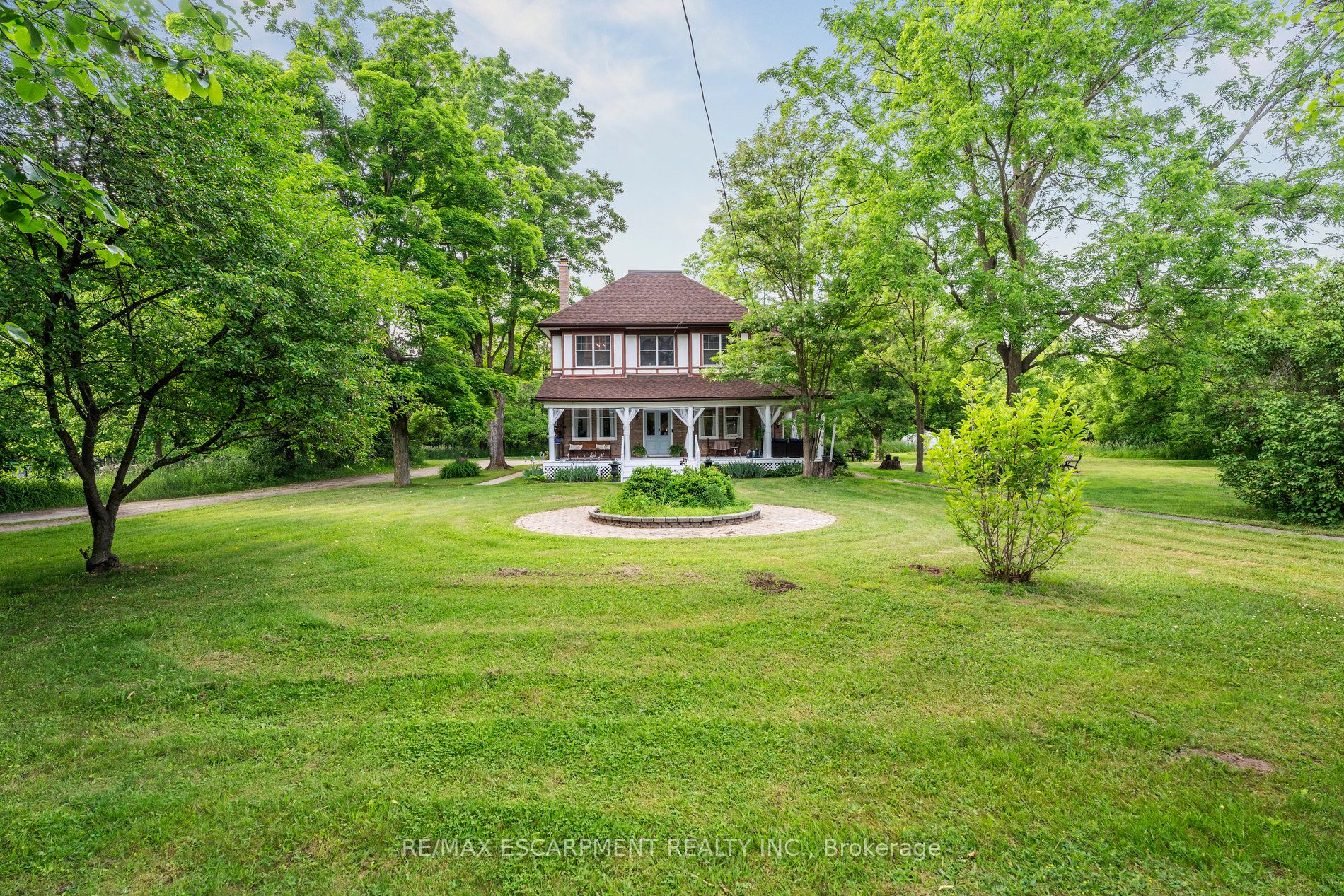 8936 32nd Side Road Property Photo 2