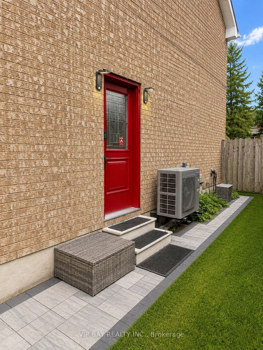 48 Verona Crescent Lower Property Photo 3