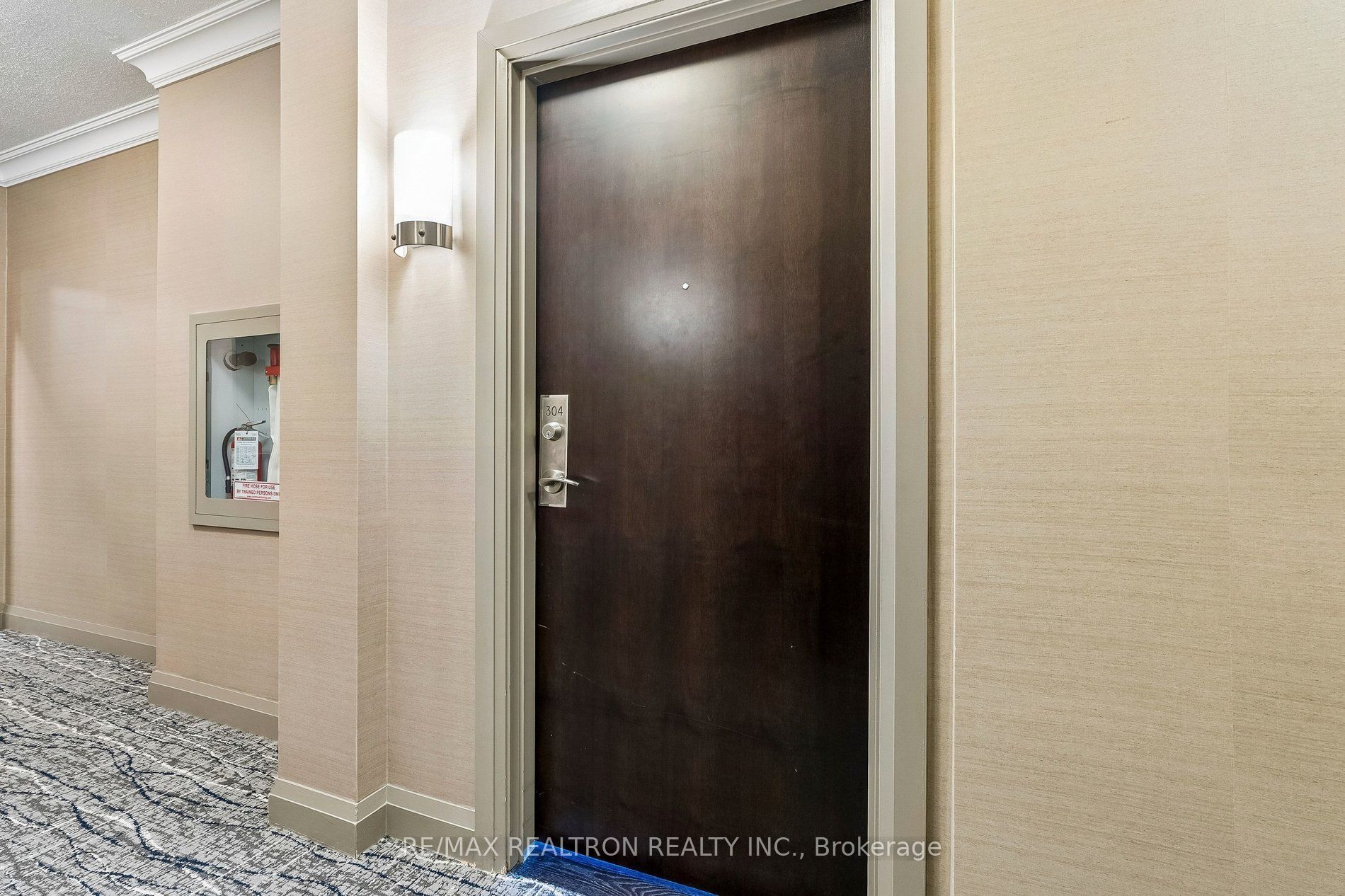 180 John Way W 304 Property Photo 6