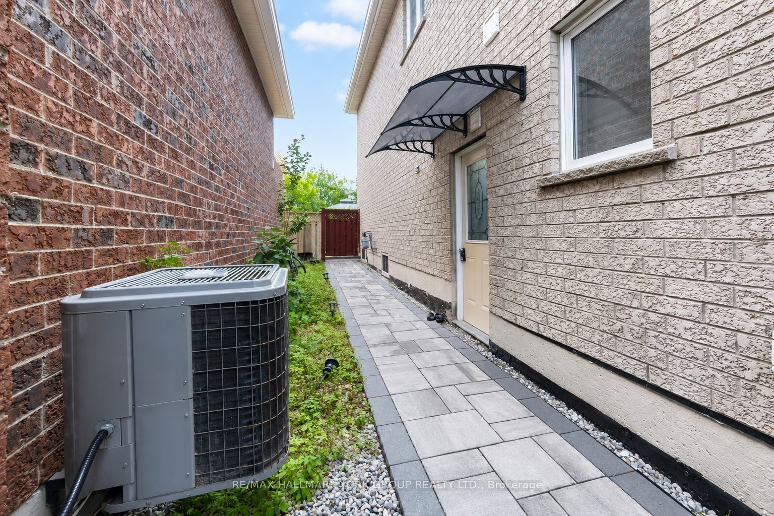 33 Deerwood Crescent Property Photo 2