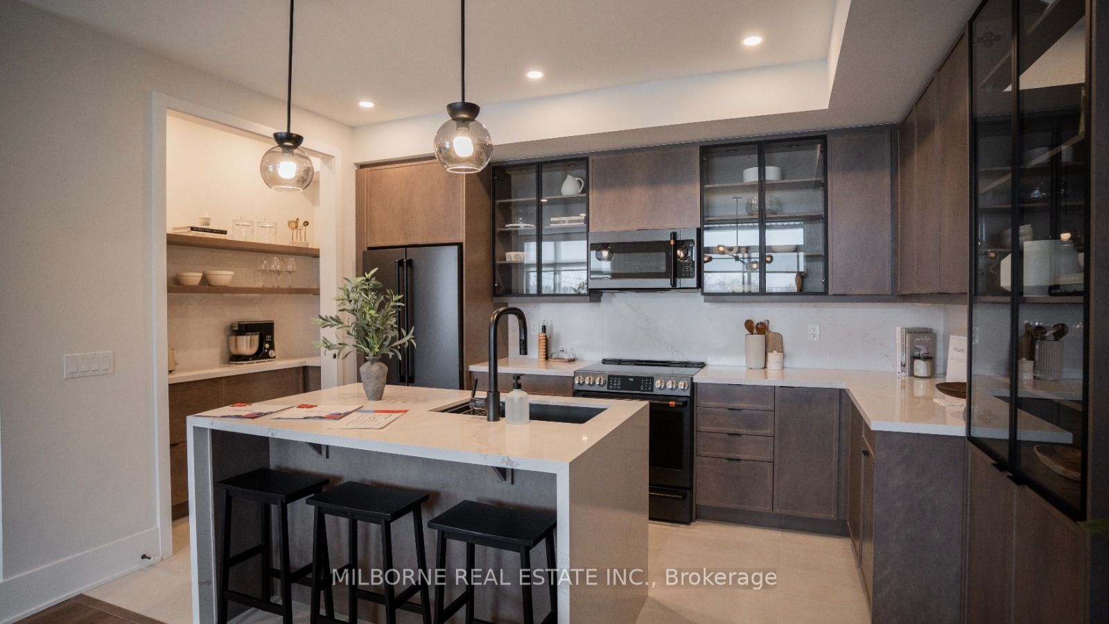 8 Arthur Plaxton Way Property Photo 1
