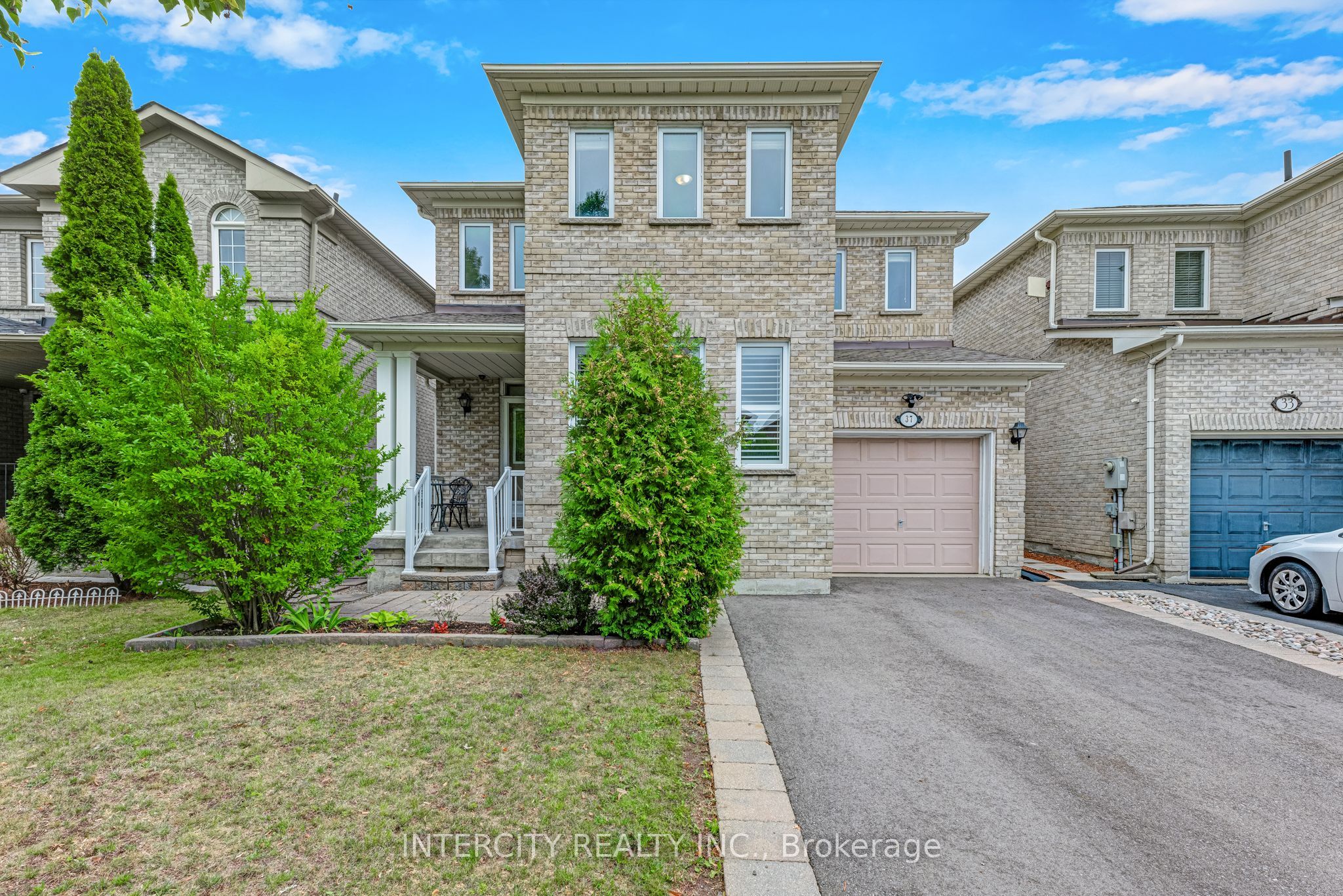 37 Redfinch Crescent Property Photo 4