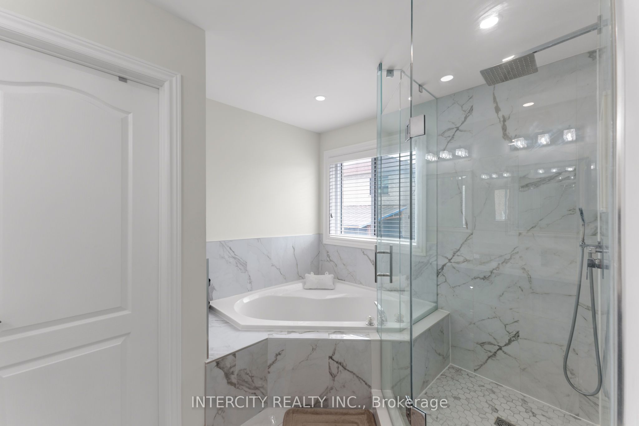 37 Redfinch Crescent Property Photo 31