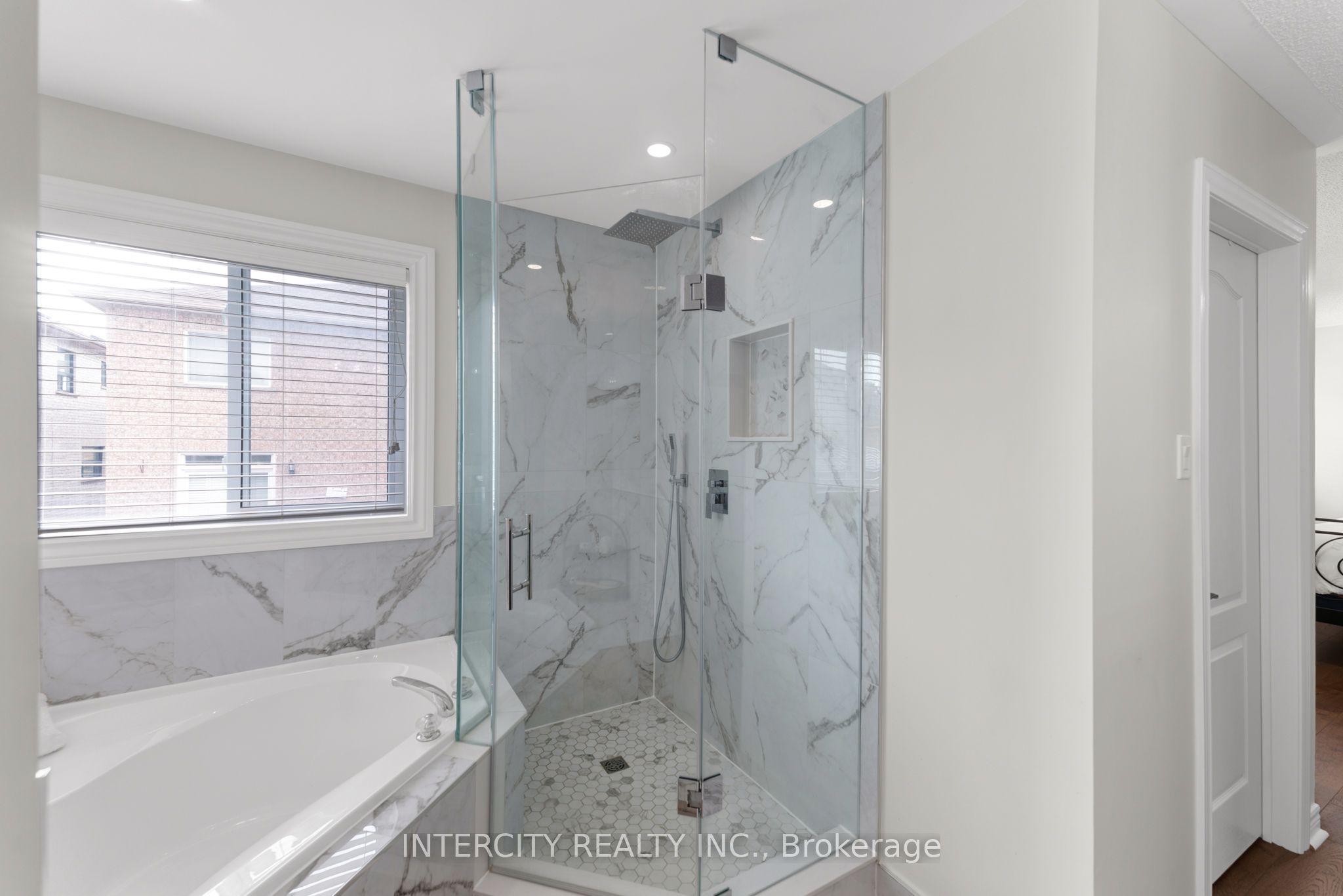 37 Redfinch Crescent Property Photo 32