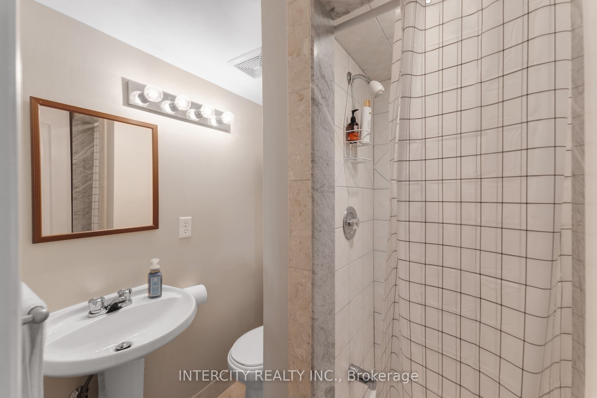 37 Redfinch Crescent Property Photo 44