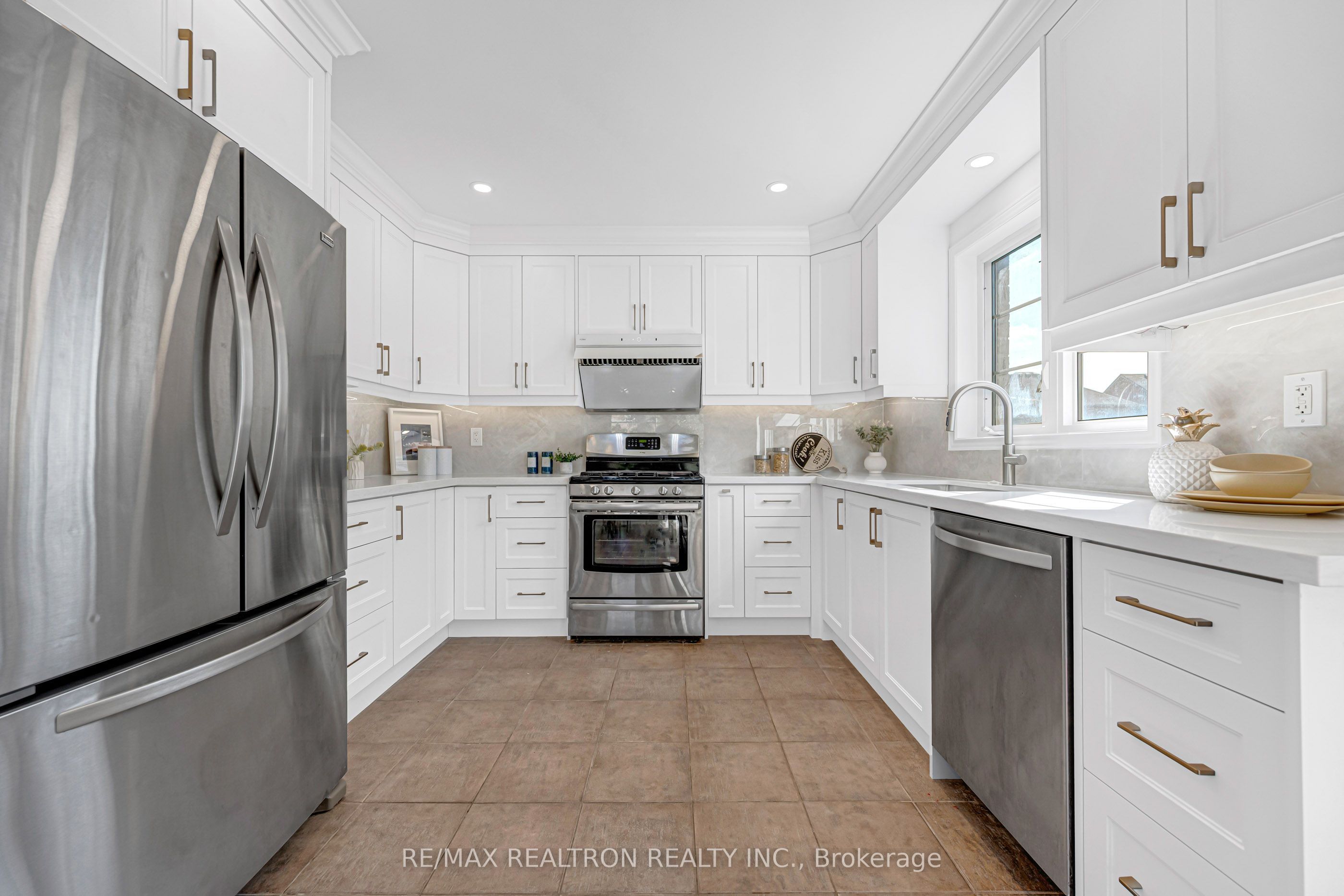 112 Duffin Drive Property Photo 7