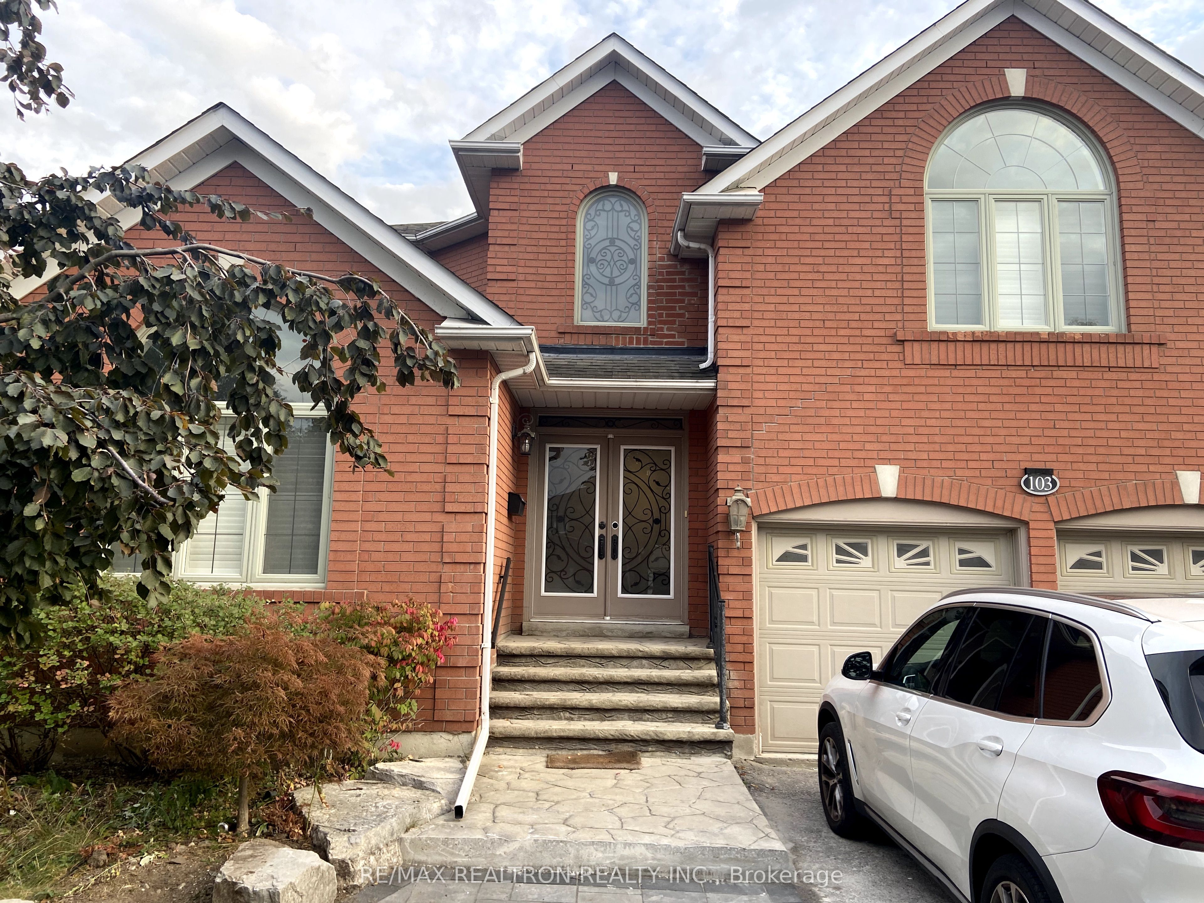 103 Beverley Glen Boulevard Property Photo 1