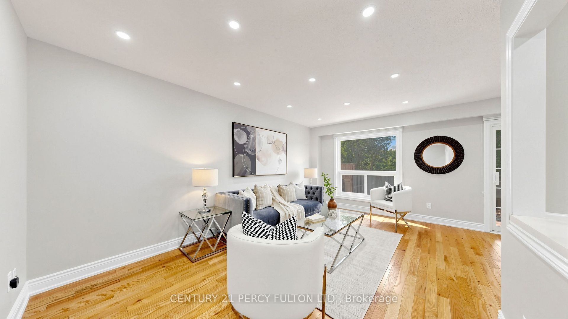 70 Knightsbridge Way Property Photo 4
