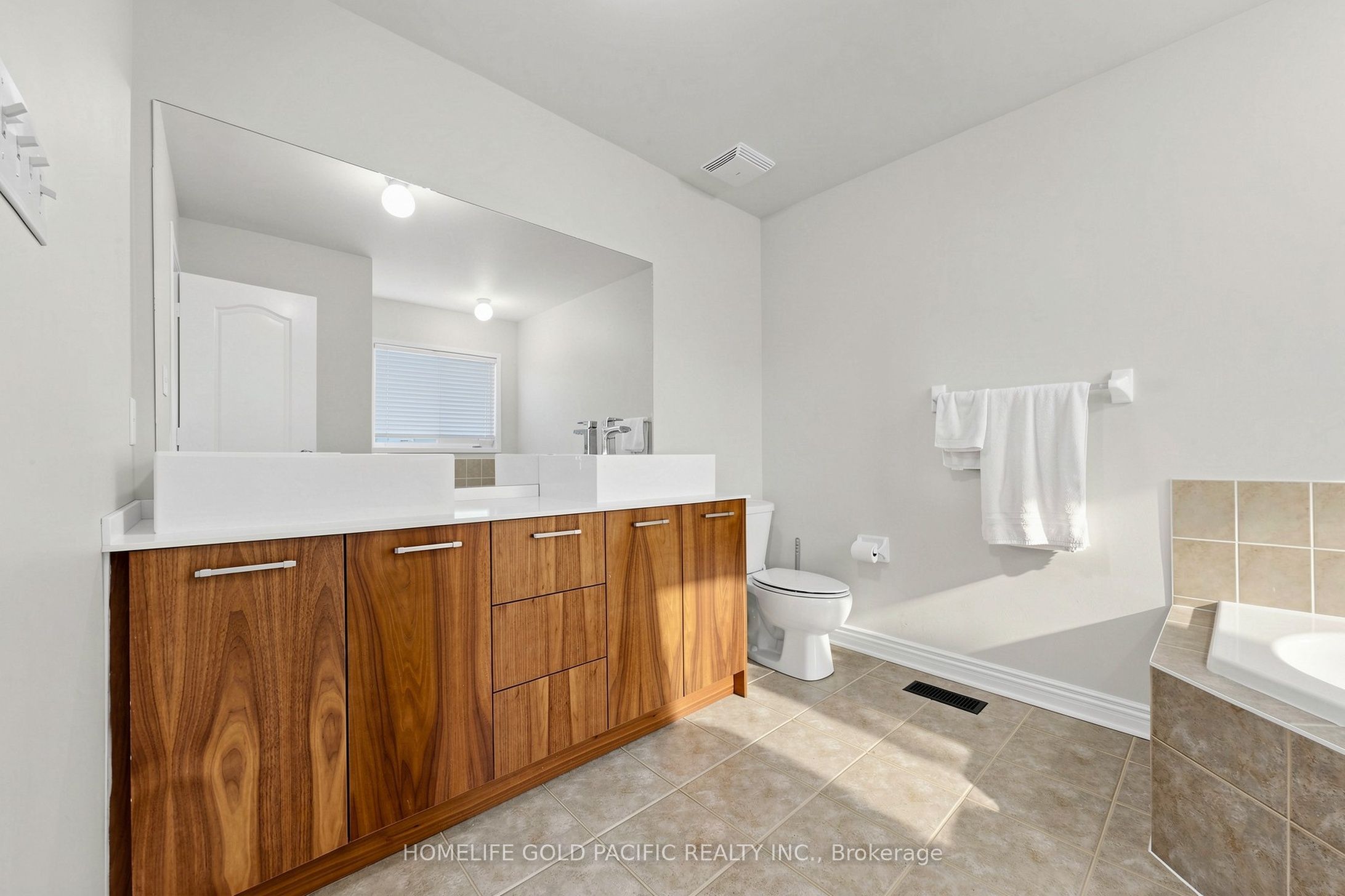 70 Mallard Marsh Crescent E Property Photo 27